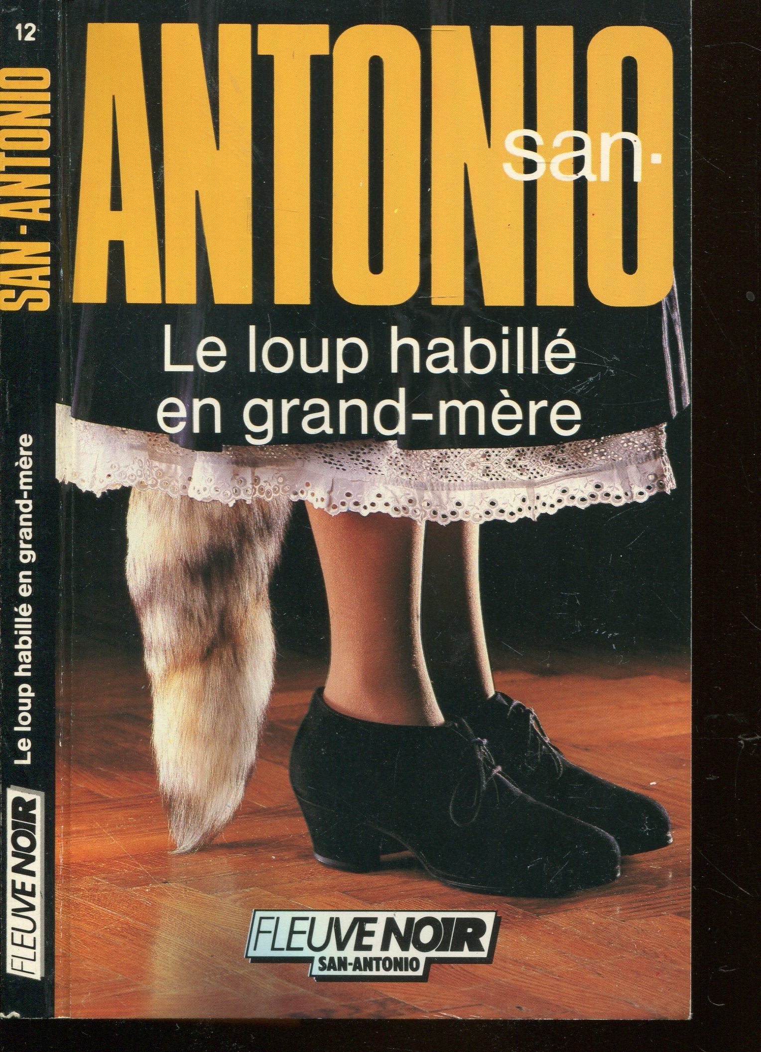 Le Loup habillé en grand-mère book
