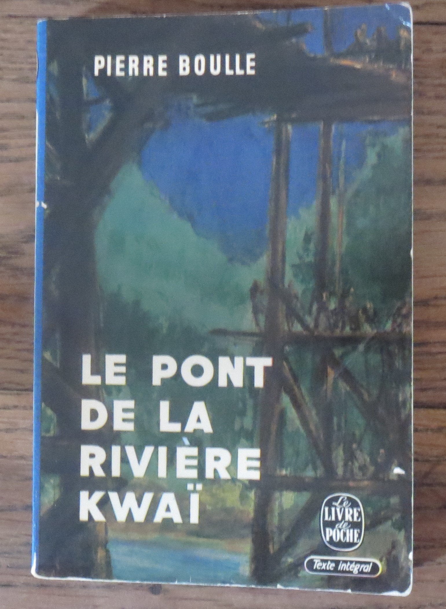 Le pont de la riviere Kwaï Books
