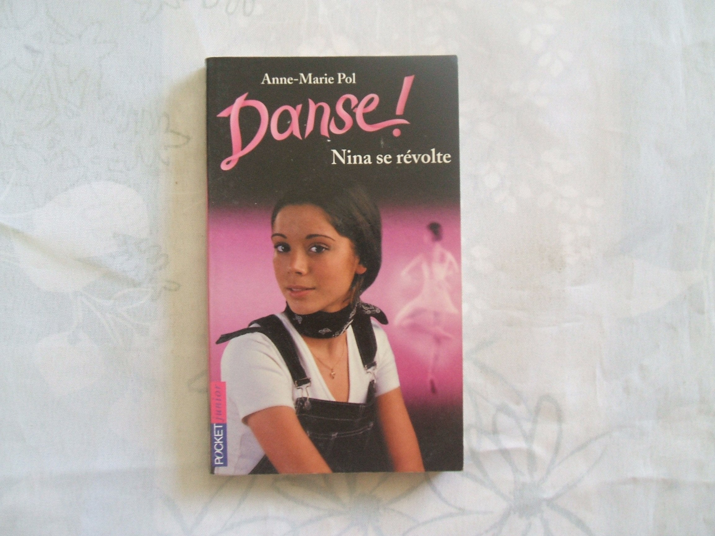 Nina se révolte book