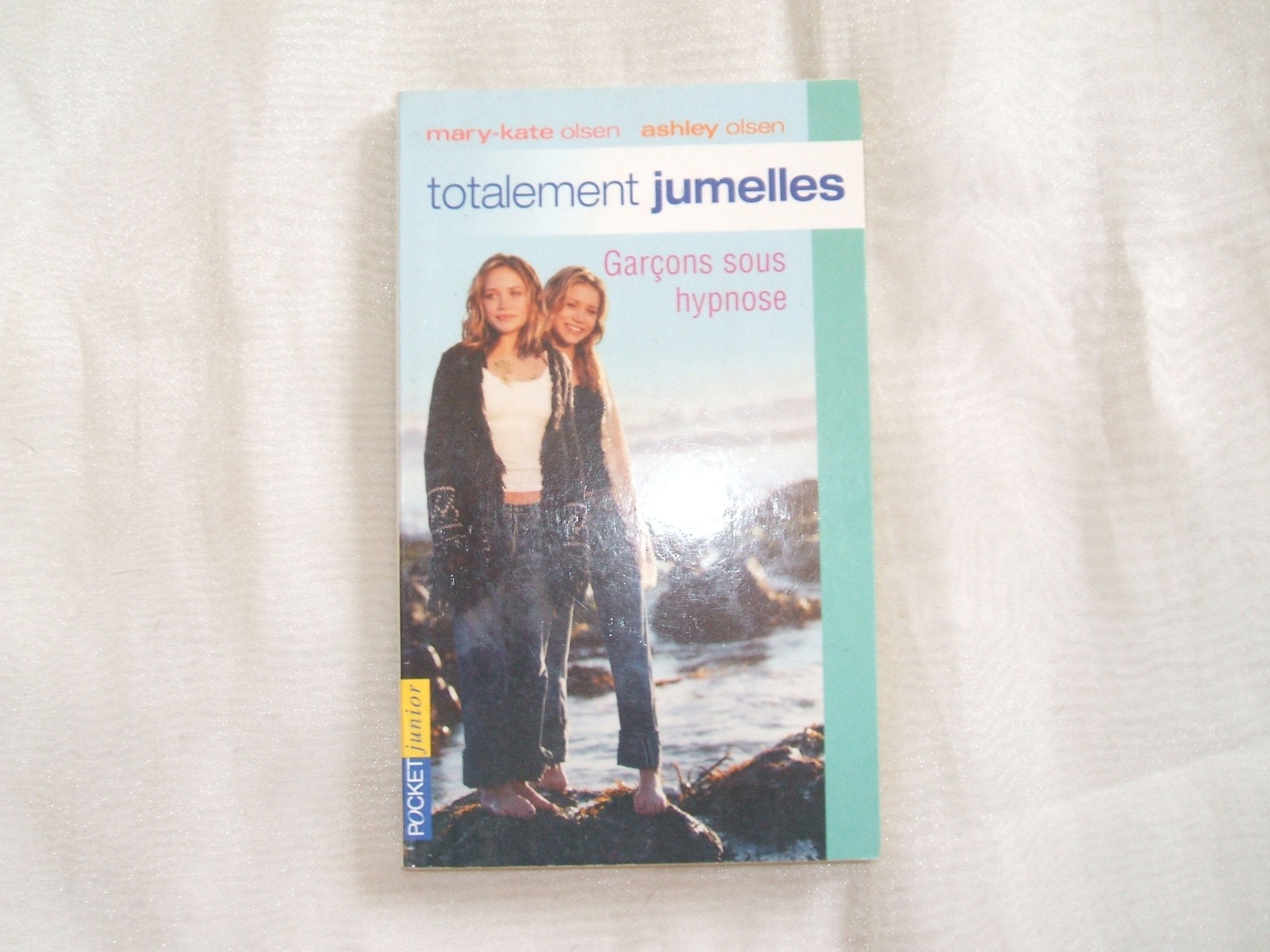 Totalement jumelles, tome 1 : Garçons sous hypnose book