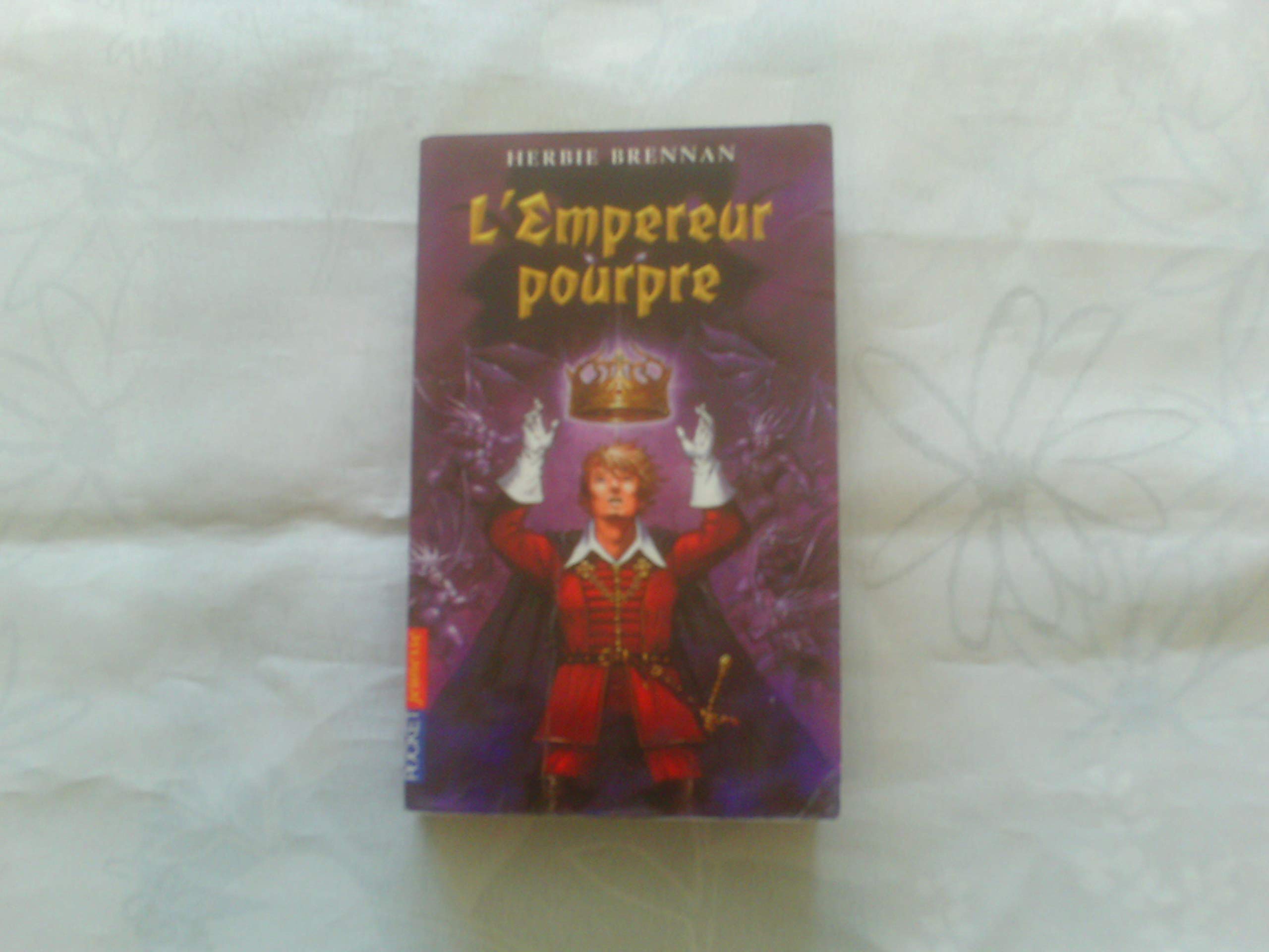 GUERRE DES FEES T02 L EMPEREUR book