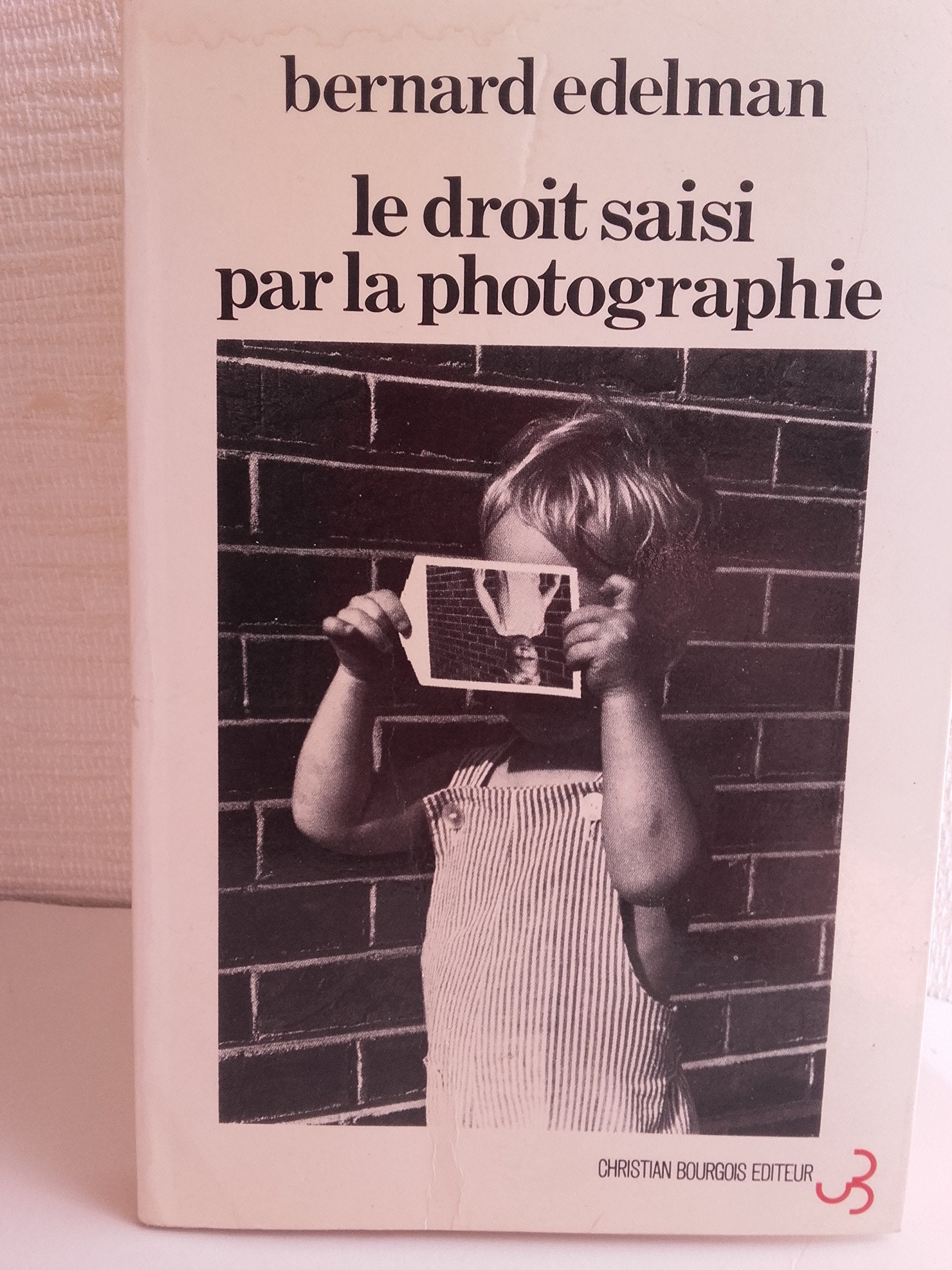 Le Droit saisi par la photographie : élément pour une théorie marxiste du droit Books