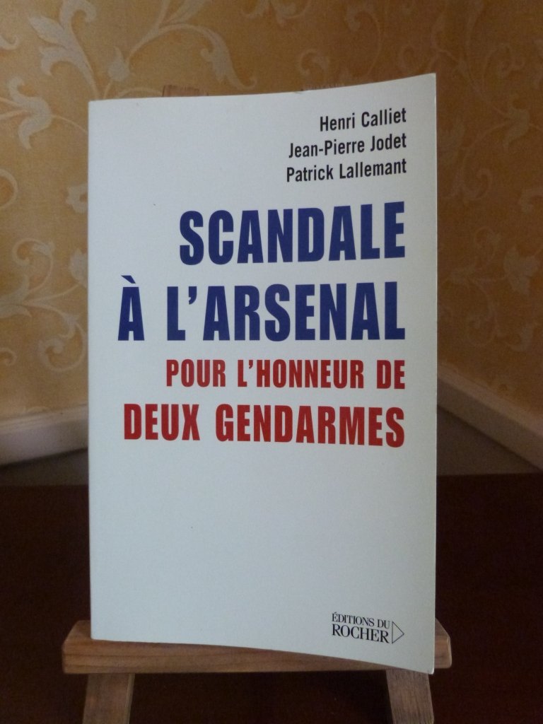 Scandale à l'arsenal: Pour l'honneur de deux gendarmes book