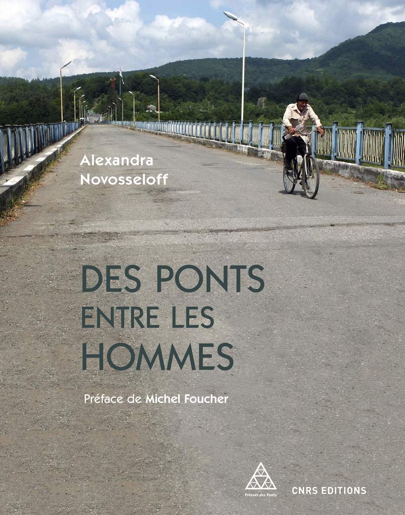 Des ponts entre les hommes Politics & History