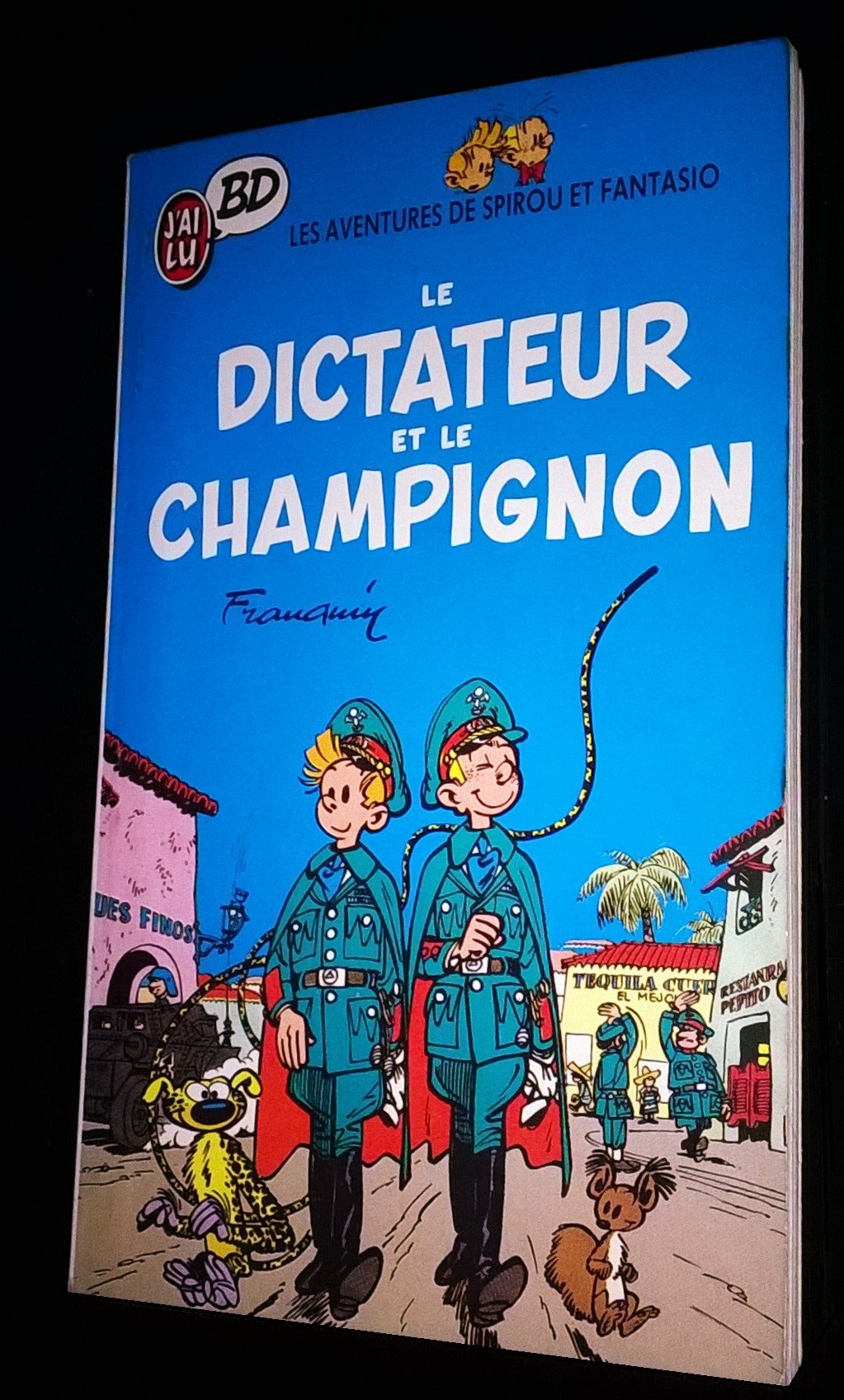 Le Dictateur et le champignon book
