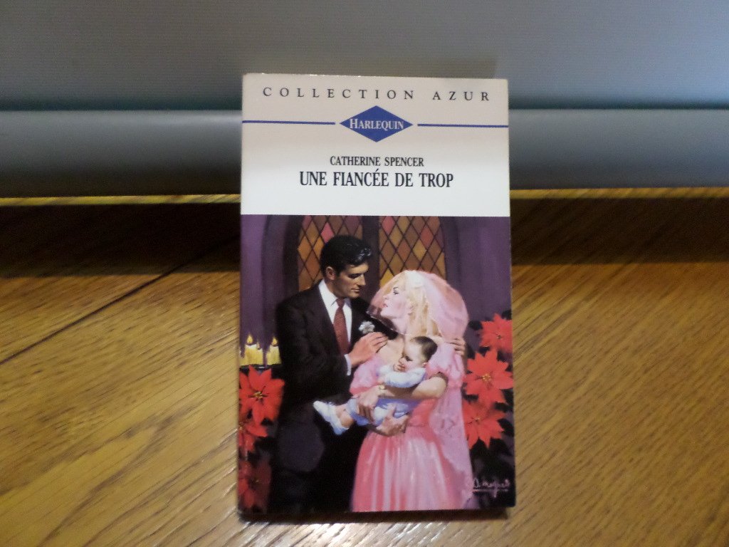 Une fiancée de trop (Collection Azur) book