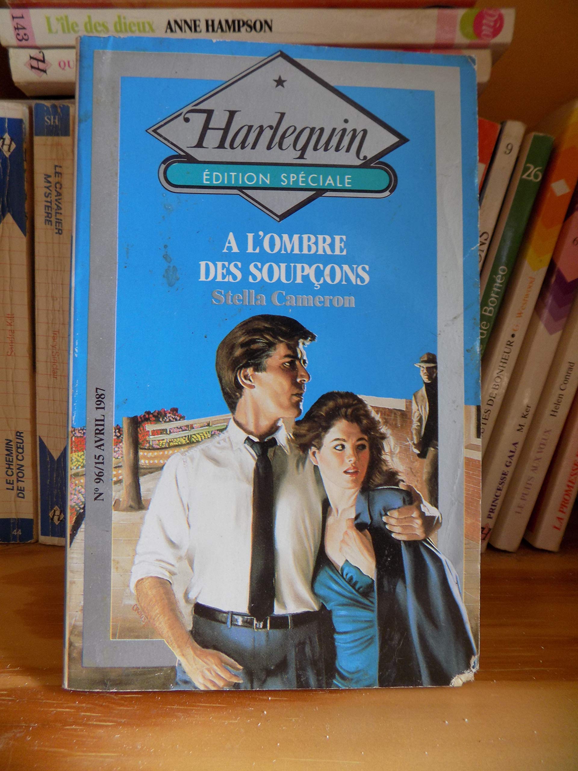 À l'ombre des soupçons (Harlequin) Books
