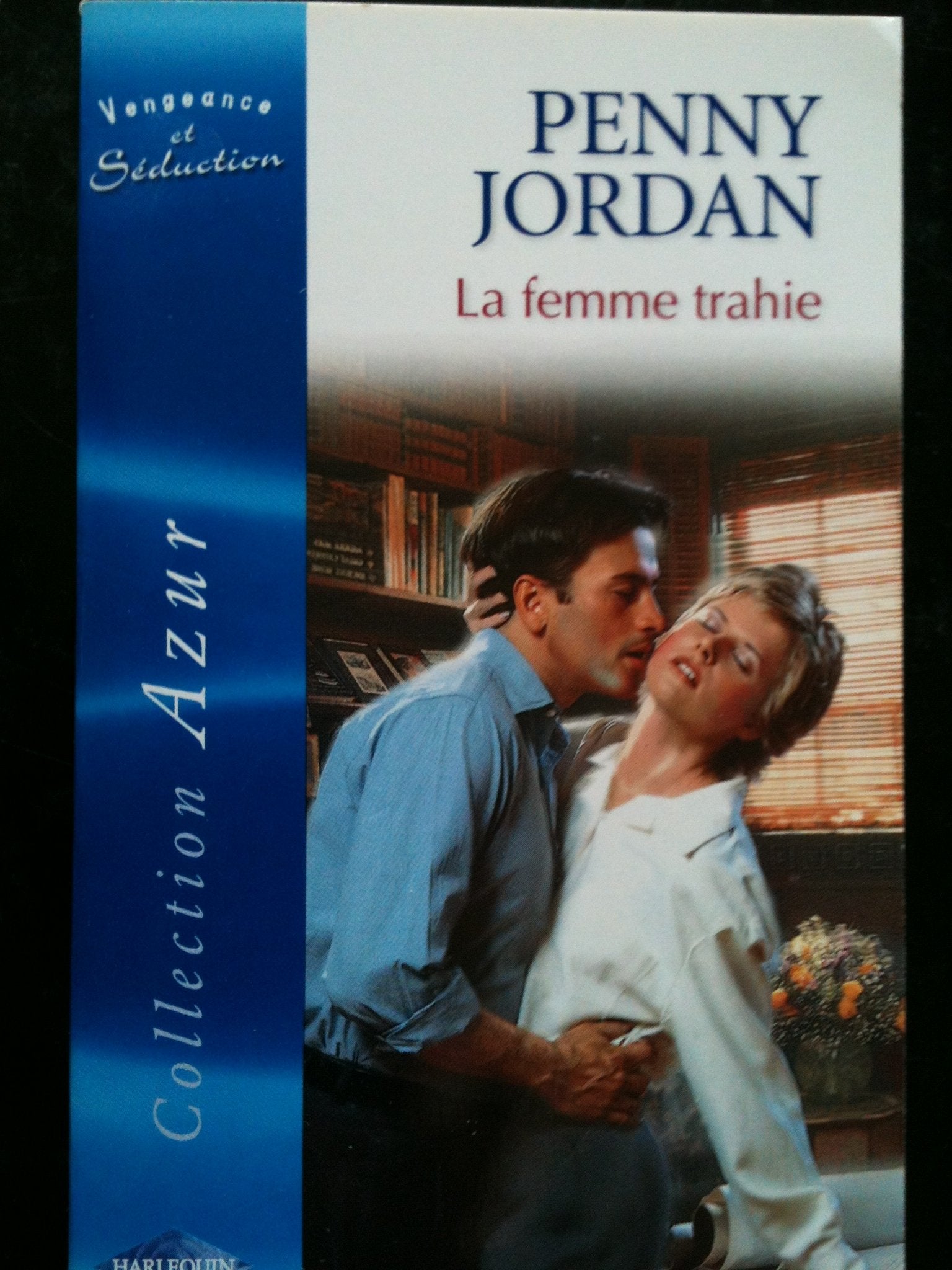 La Femme trahie (azur 2366) book