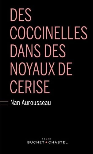 Des coccinelles dans des noyaux de cerise book