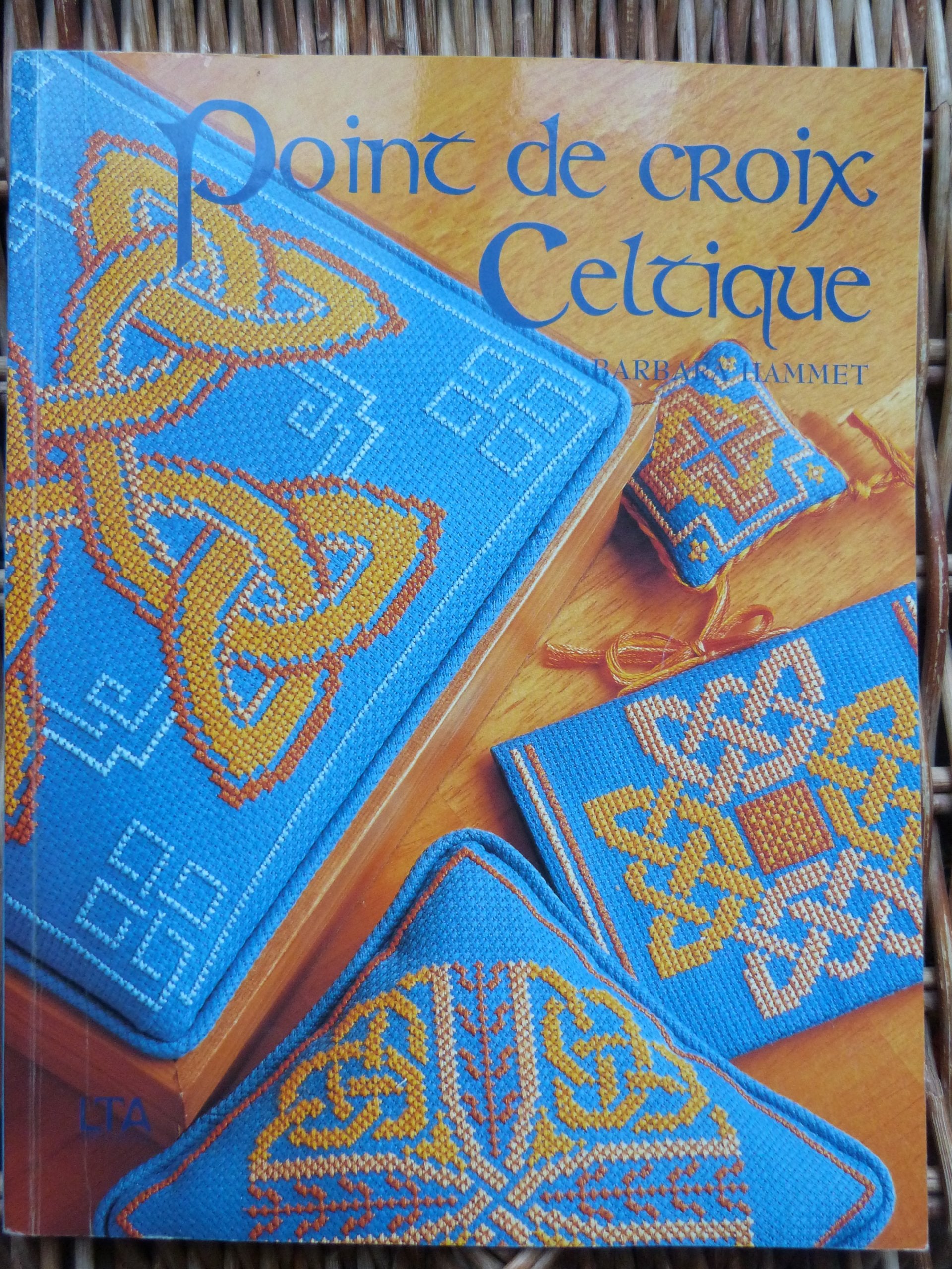 Point de croix celtique book