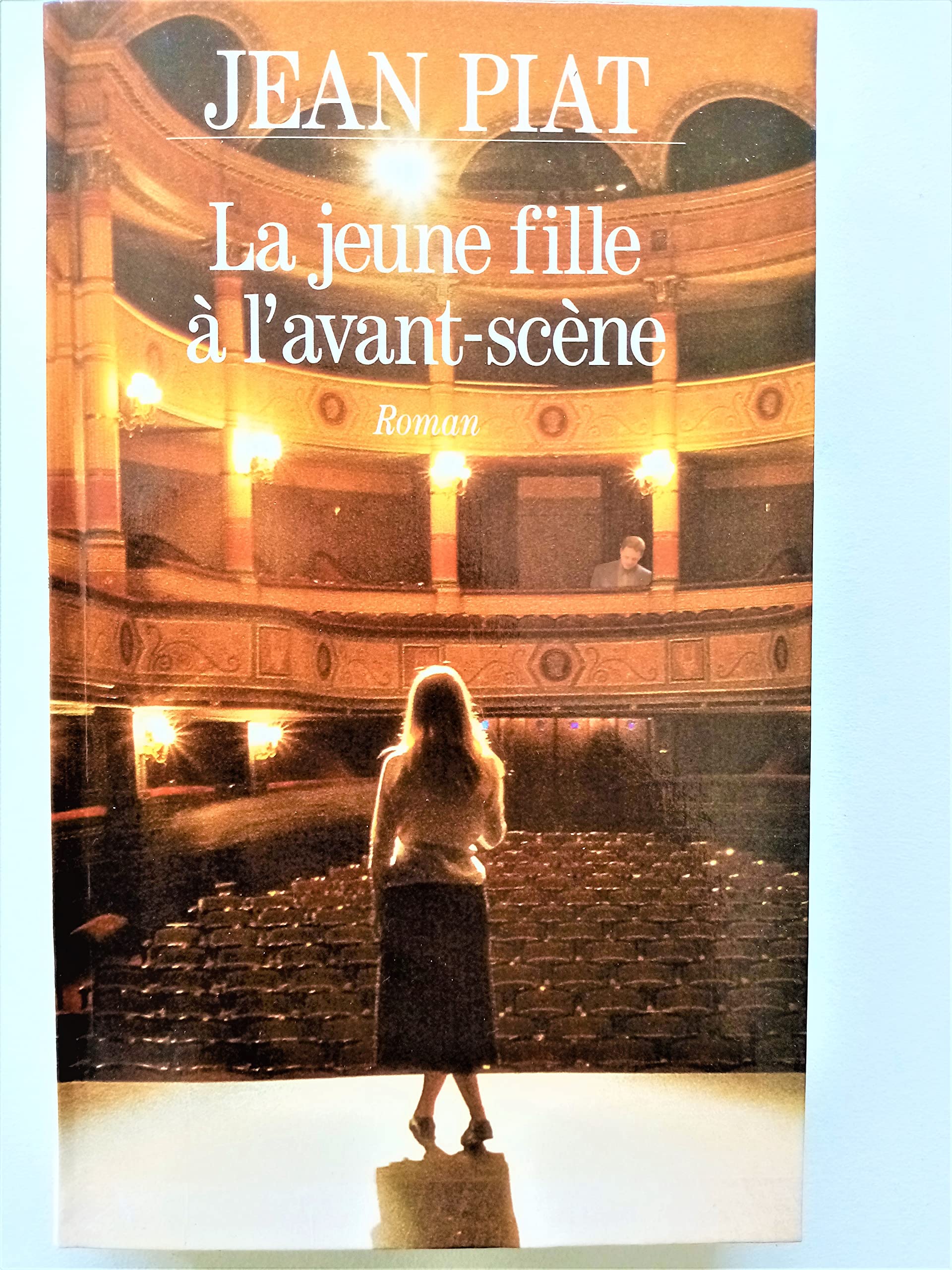 La jeune fille à l'avant-scène book