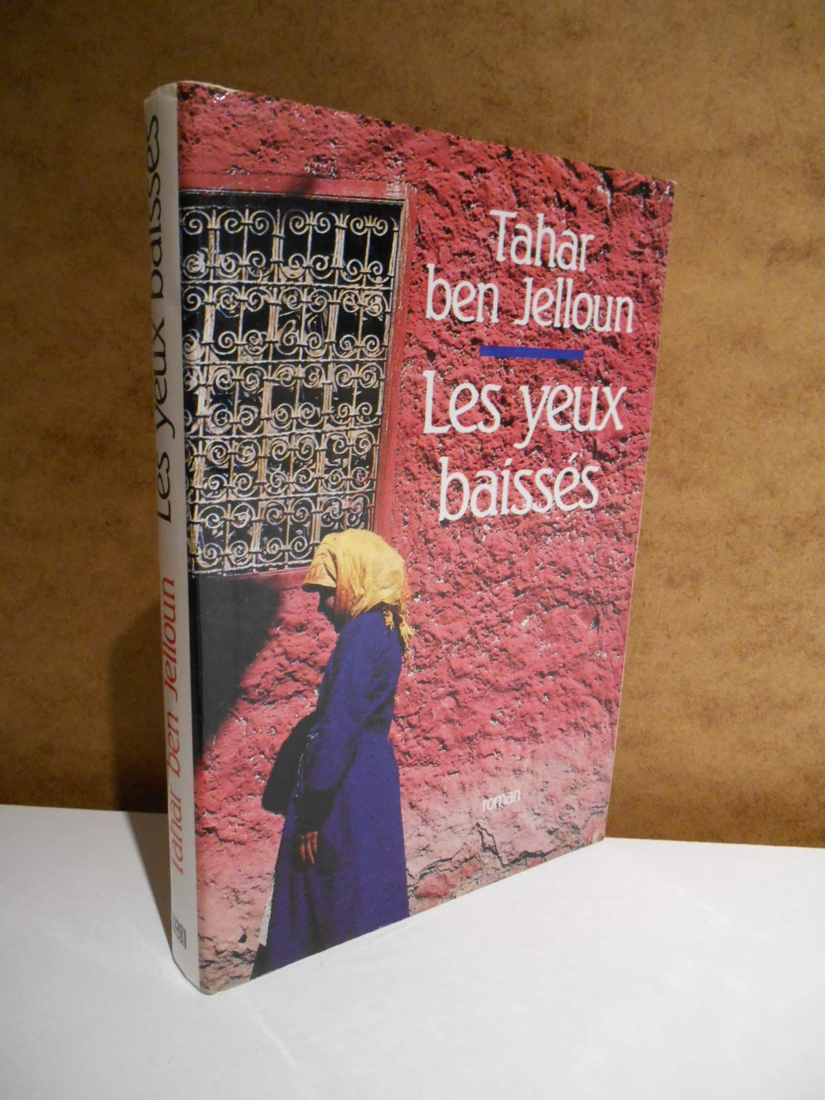 Les yeux baissés book
