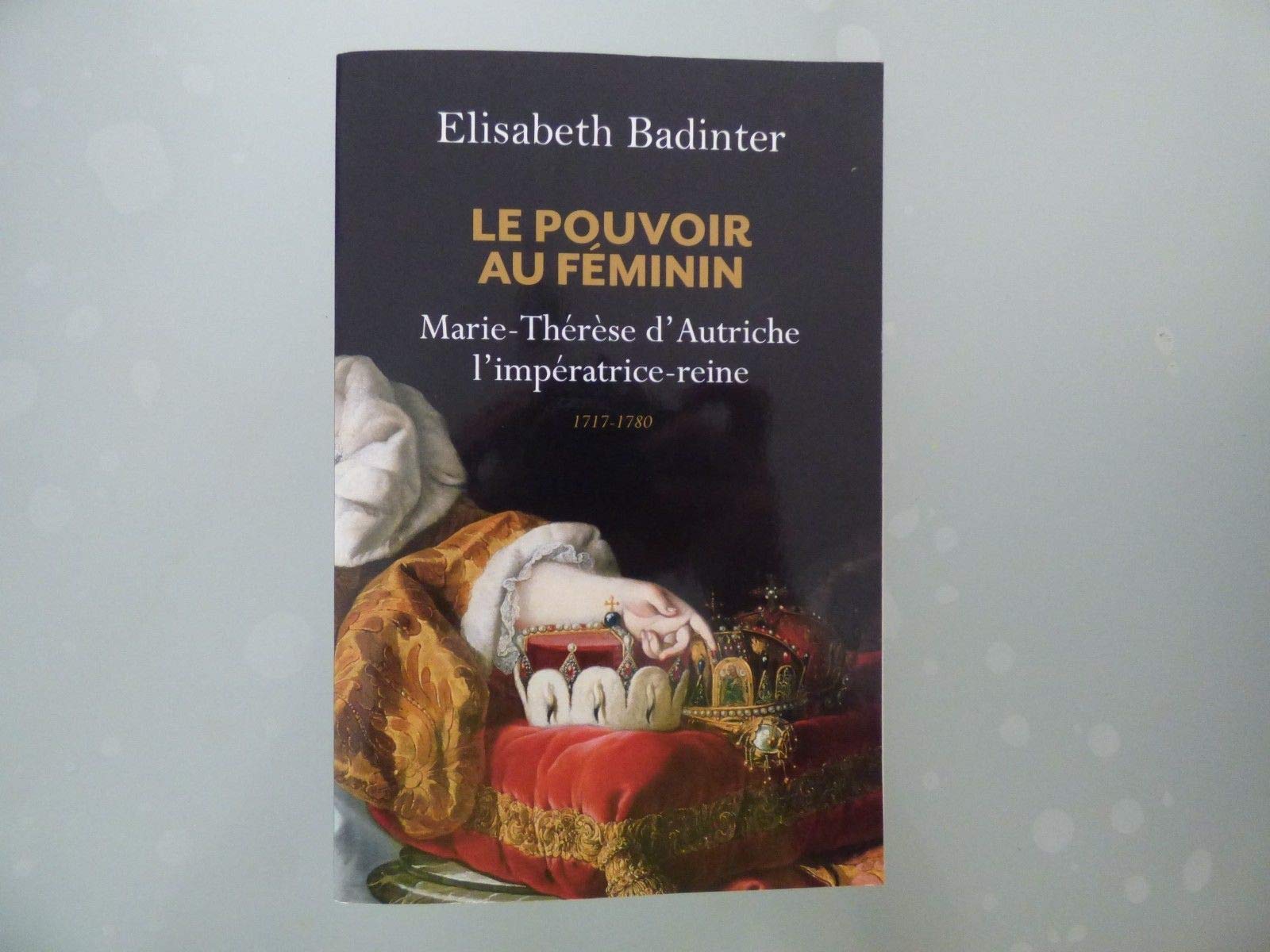 LE POUVOIR AU FMININ Books