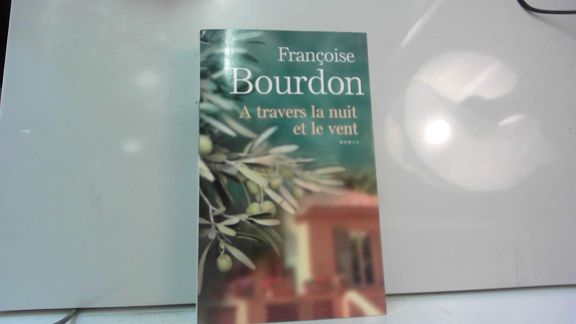A travers la nuit et le vent Books