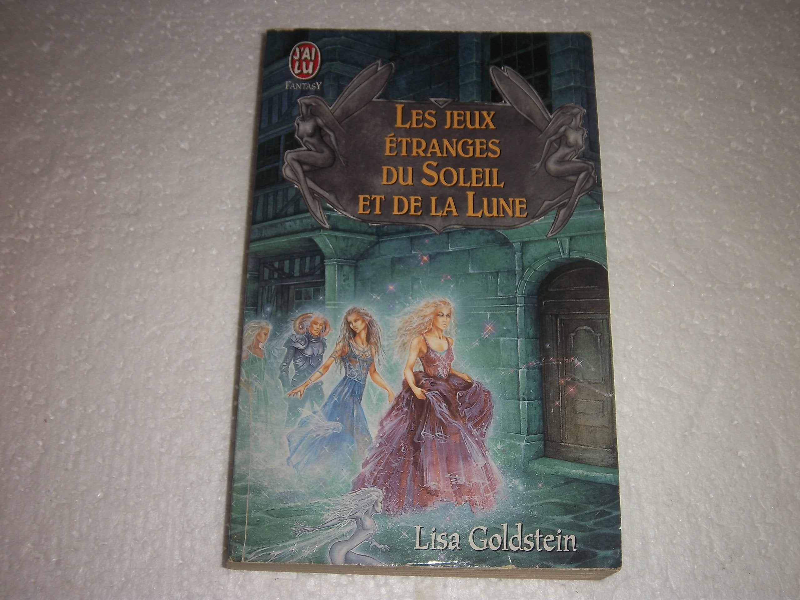 Les jeux étranges du soleil et de la lune book