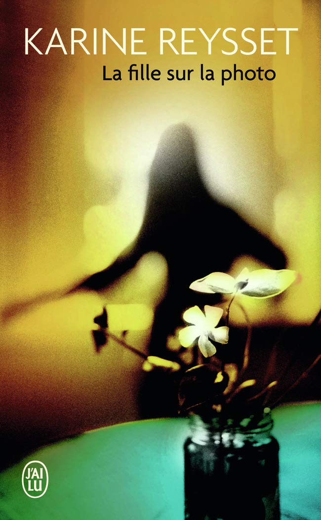 La fille sur la photo book