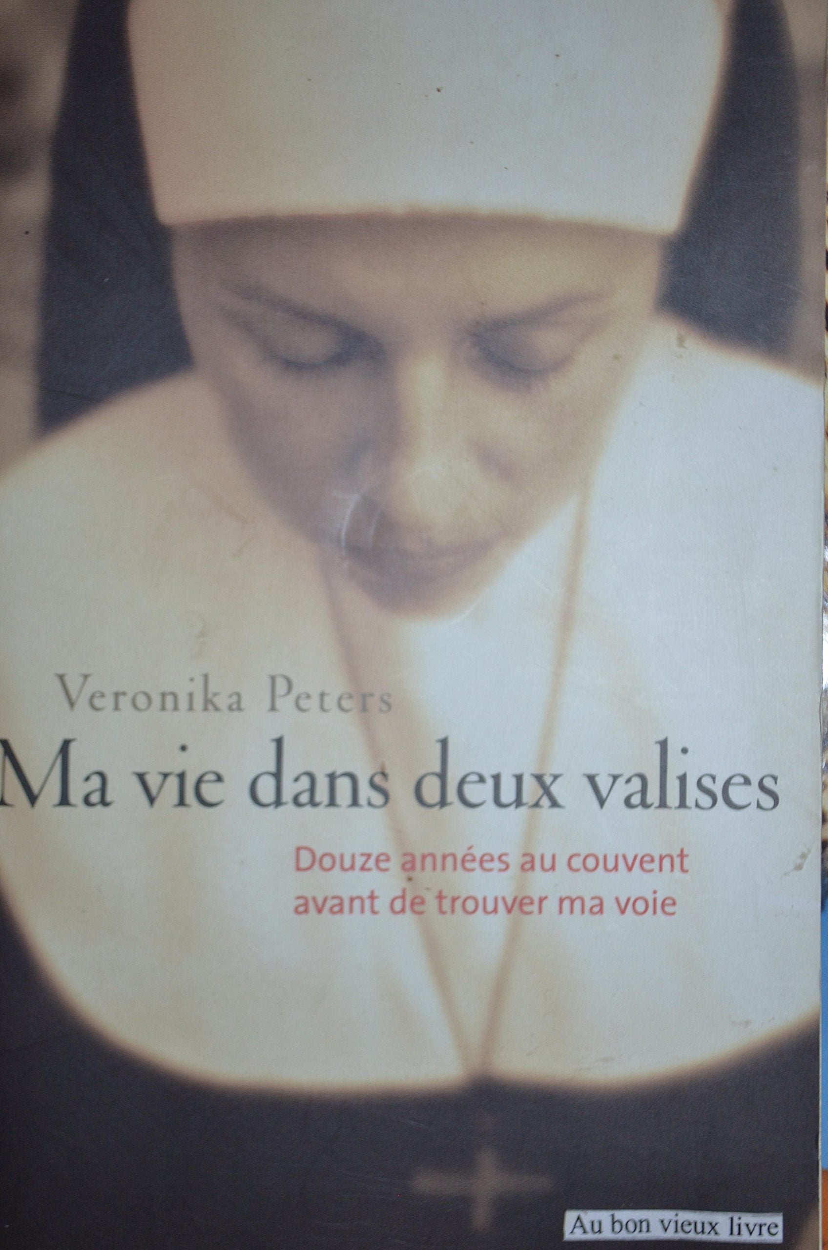 MA VIE DANS DEUX VALISES - DOUZE ANNEES AU COUVENT AVANT DE TROUVER MA VOIE book