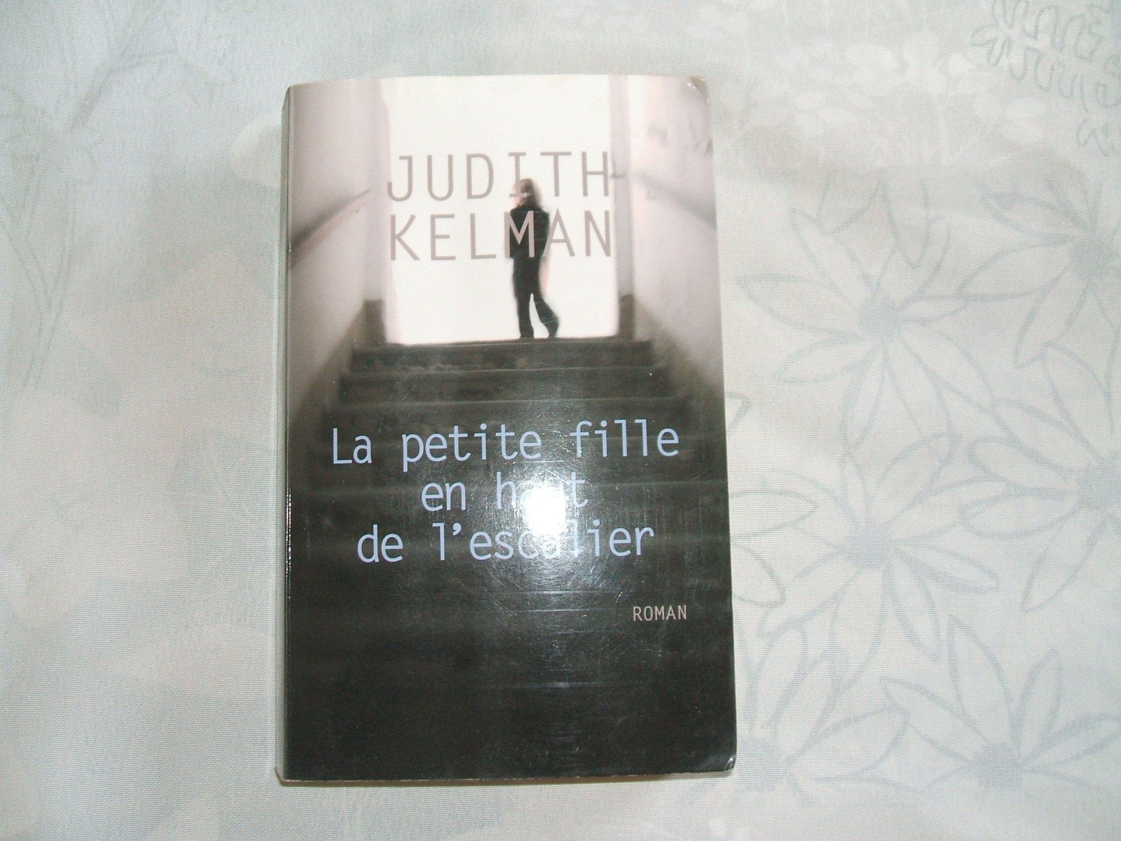 La petite fille en haut de l'escalier Books