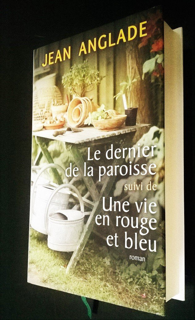 Le dernier de la paroisse suivi d'Une vie en rouge et bleu book