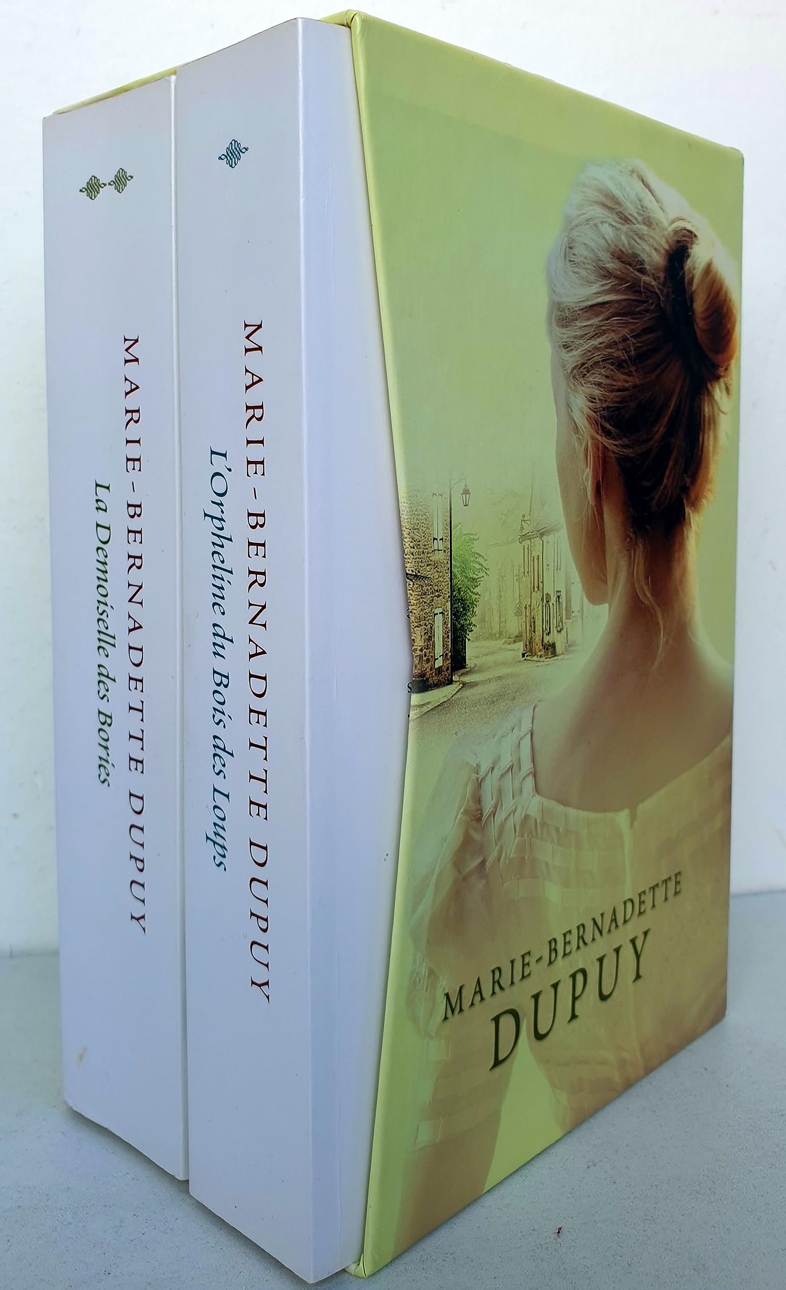 Coffret MARIE- BERNADETTE DUPUY -- L'Orpheline du Bois des Loups - T. 1 / La Demoiselle des Bories - T. 2 Books