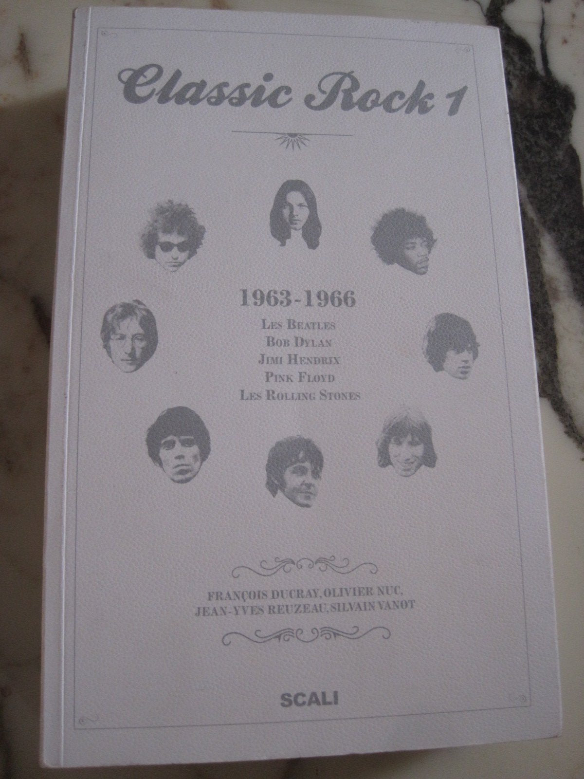 Classic Rock: Tome 1, 1963-1966 Les Beatles, Bob Dylan, Jimi Hendrix, Pink Floyd, Les Rolling Stones Books