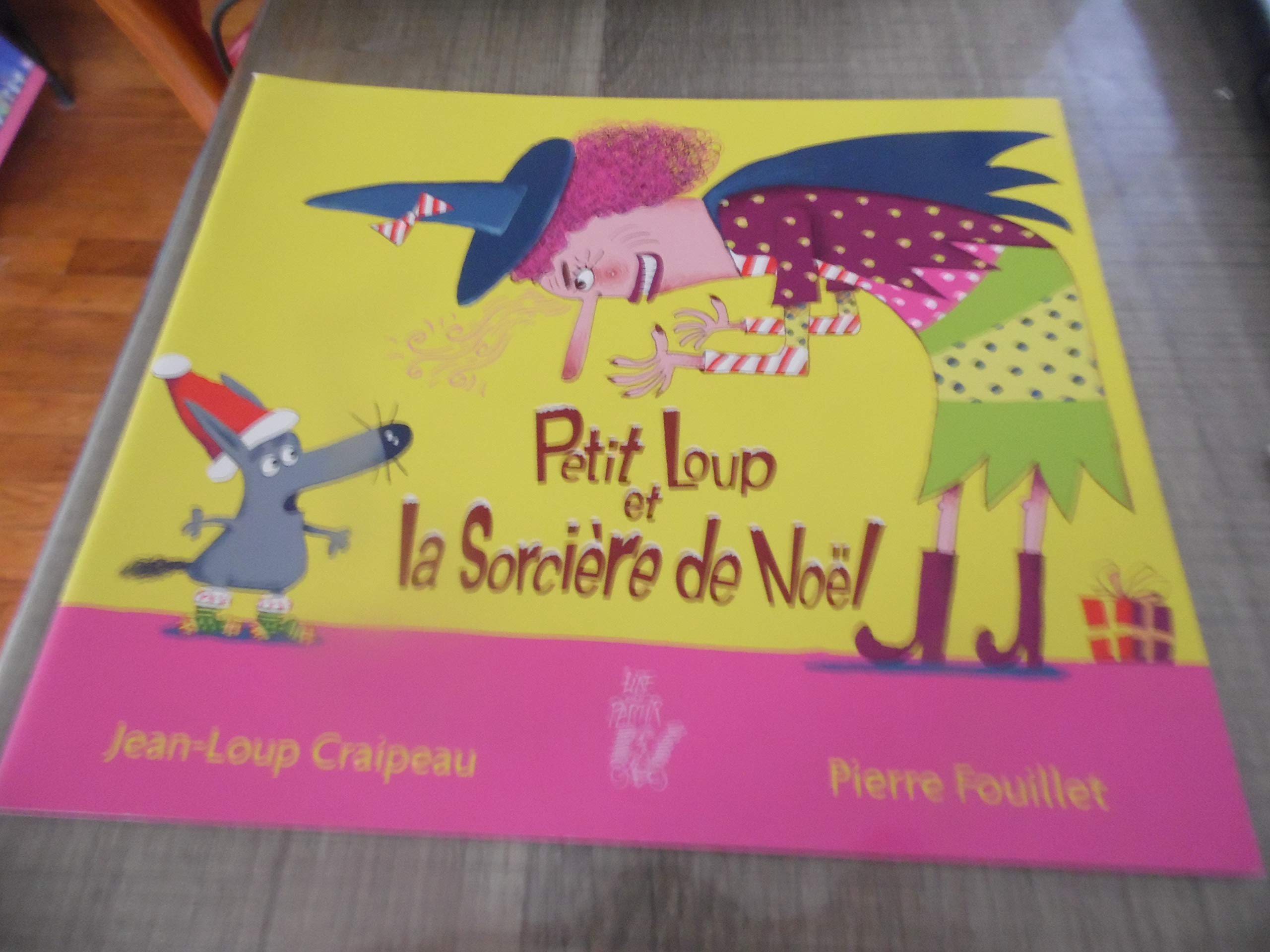Petit loup et la sorcière de Noël book