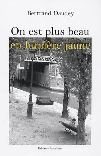 On est plus beau en lumière jaune Books
