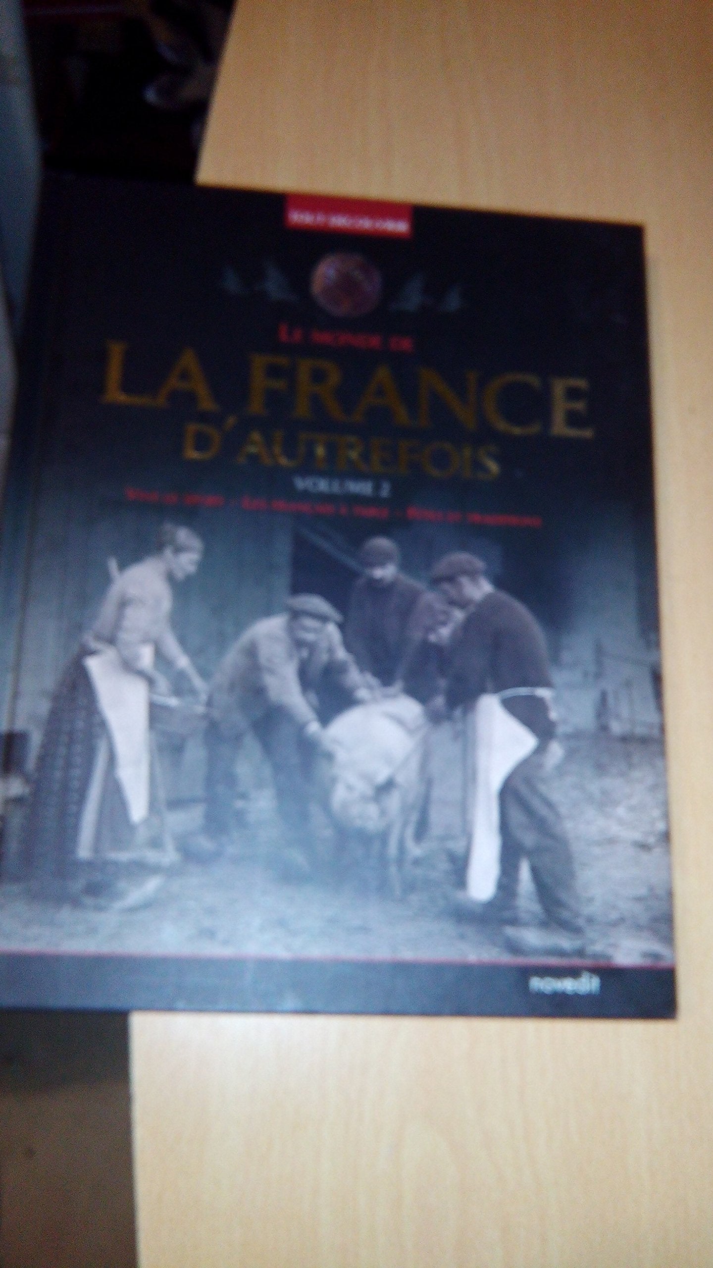 le monde de la france d'autrefois - volume 2 book