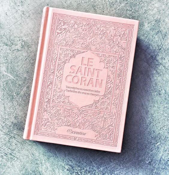 Le Saint Coran en langue arabe + Transcription phonétique et Traduction des sens en français - Edition de luxe (Couverture en cuir couleur rose clair) book