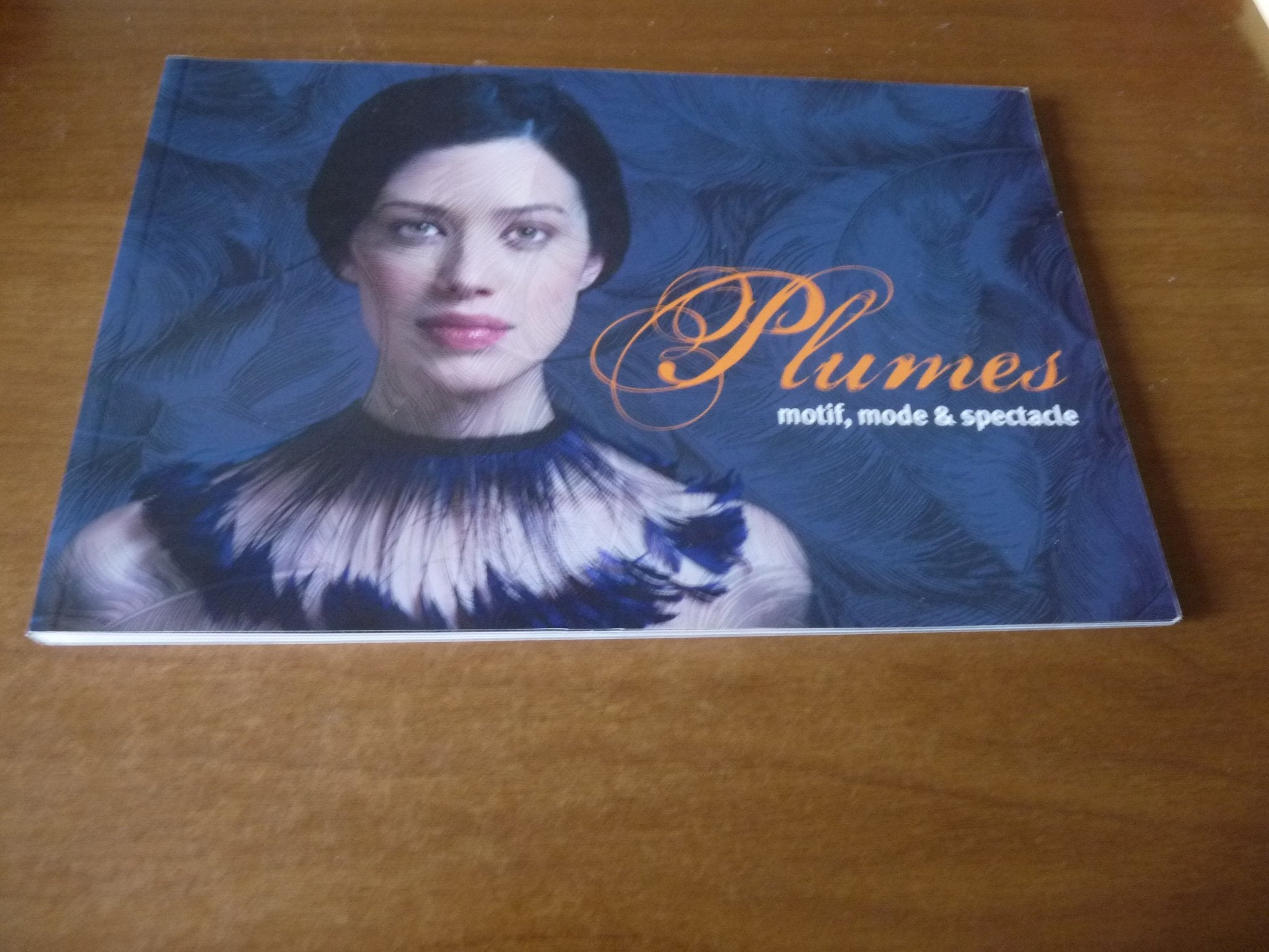 Plumes : motif, mode & spectacle Mus book