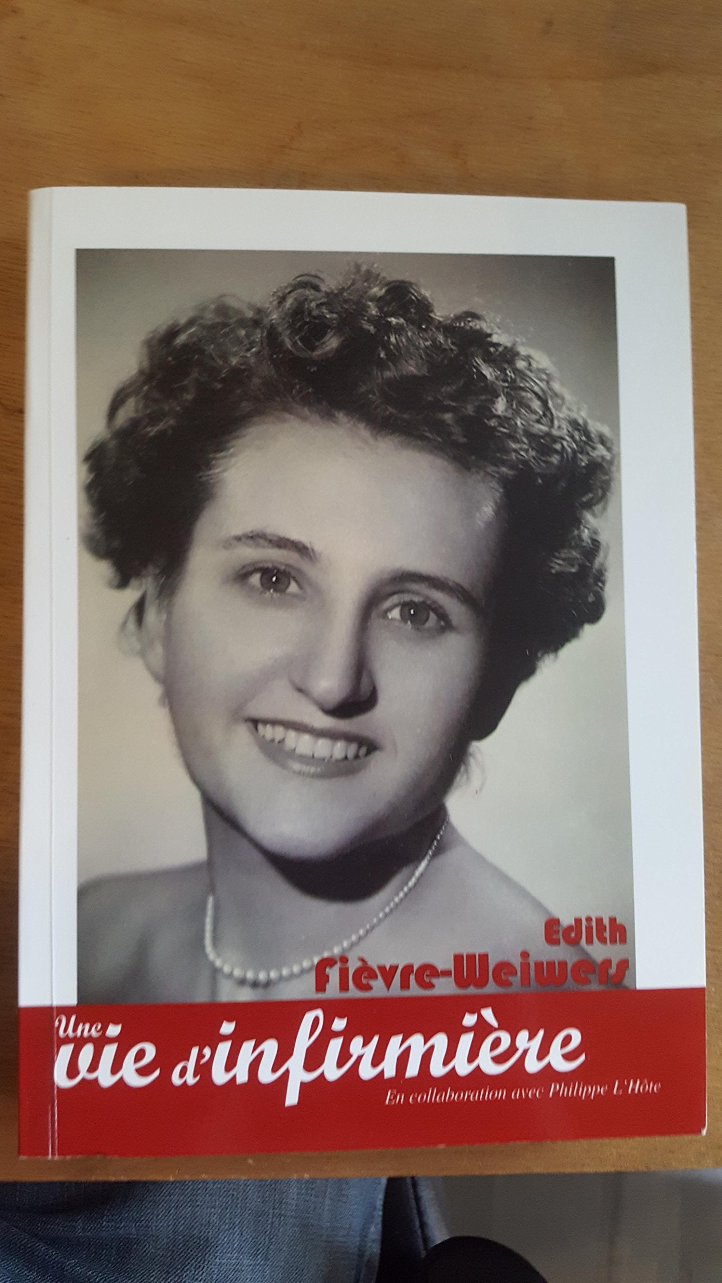Une vie d'infirmiére. Edith Fiévre Weiwers. 2010 book