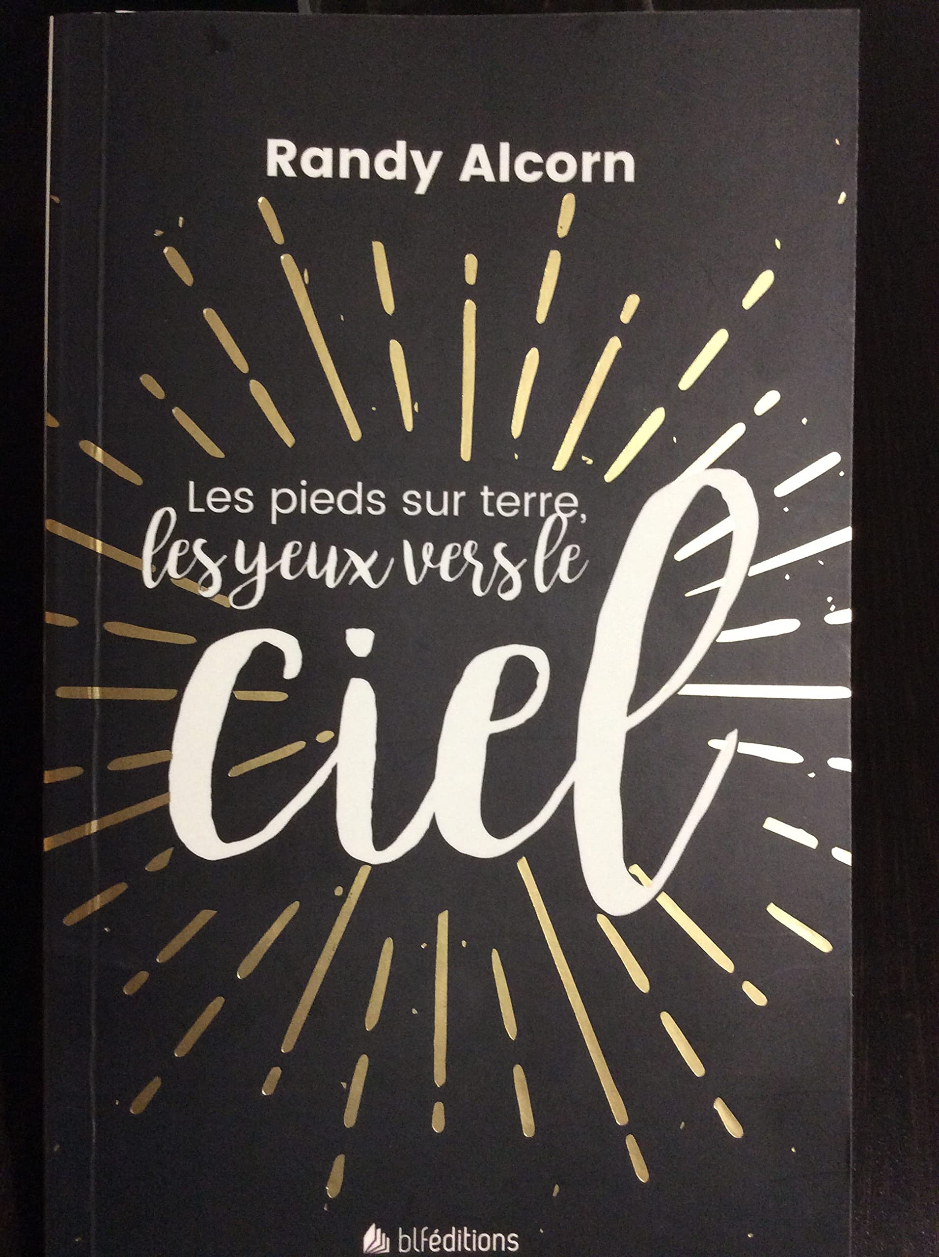 Les pieds sur terre, les yeux vers le ciel Books