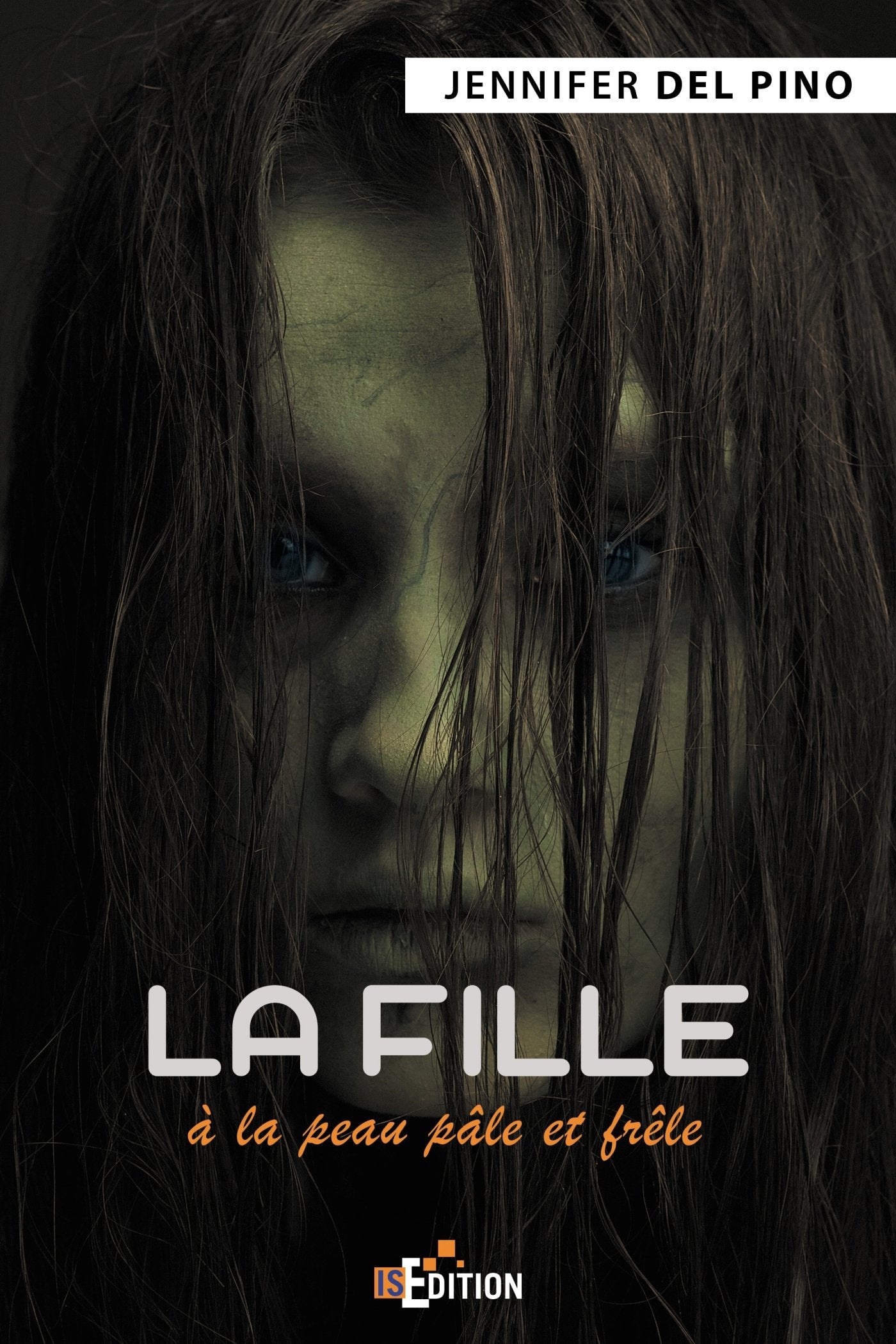 La fille à la peau pâle et frêle book