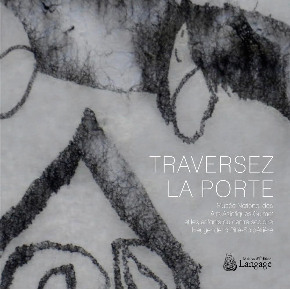 Traversez la porte : Musée National des Arts Asiatiques Guimet et les enfants du centre scolaire Heuyer de la Pitié-Salpétrière book