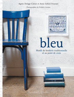 Bleu : motifs de broderie traditionnelle et au point de croix Books