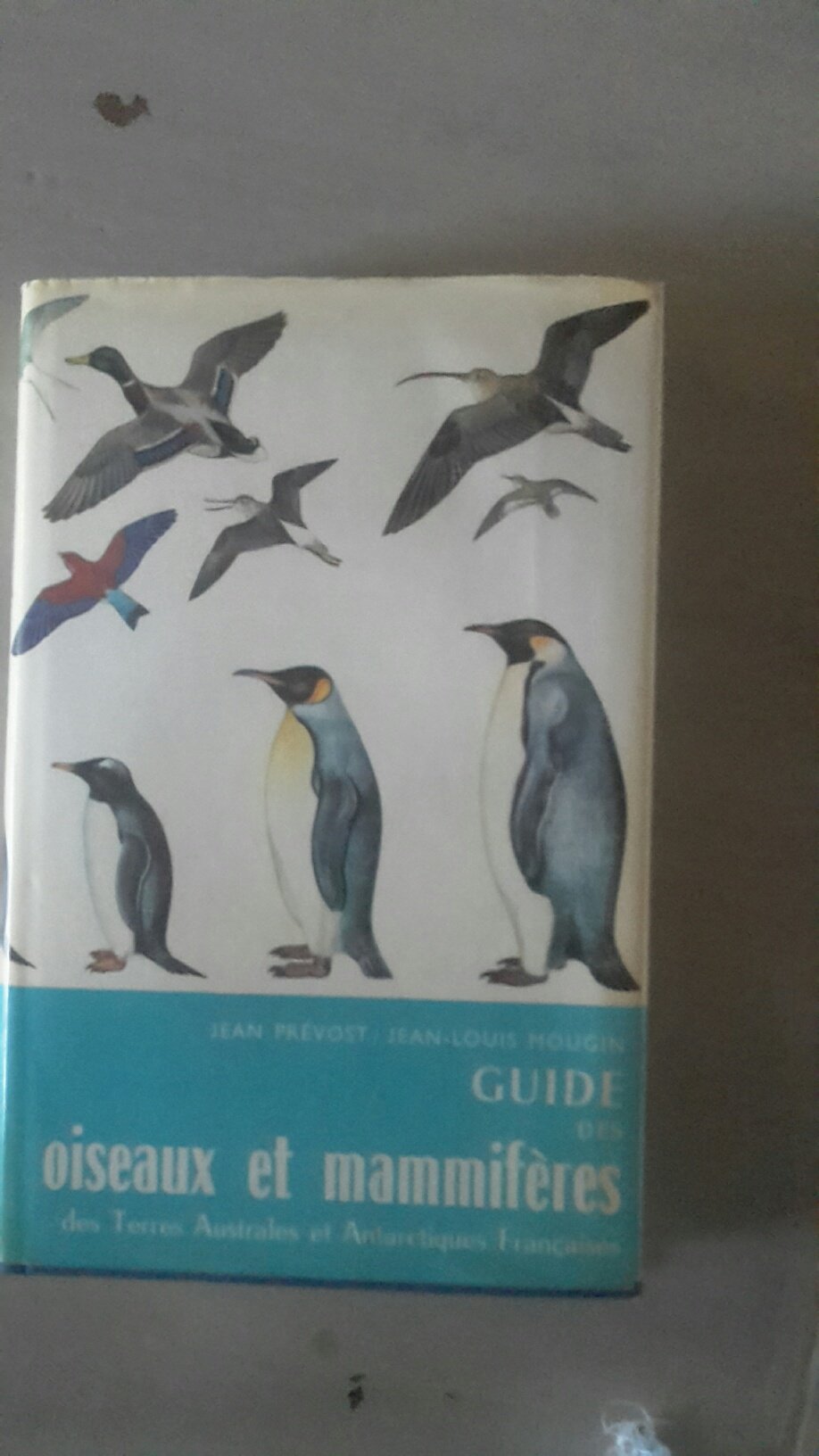 Guide des oiseaux et mammifères des terres australes et antarctiques françaises book