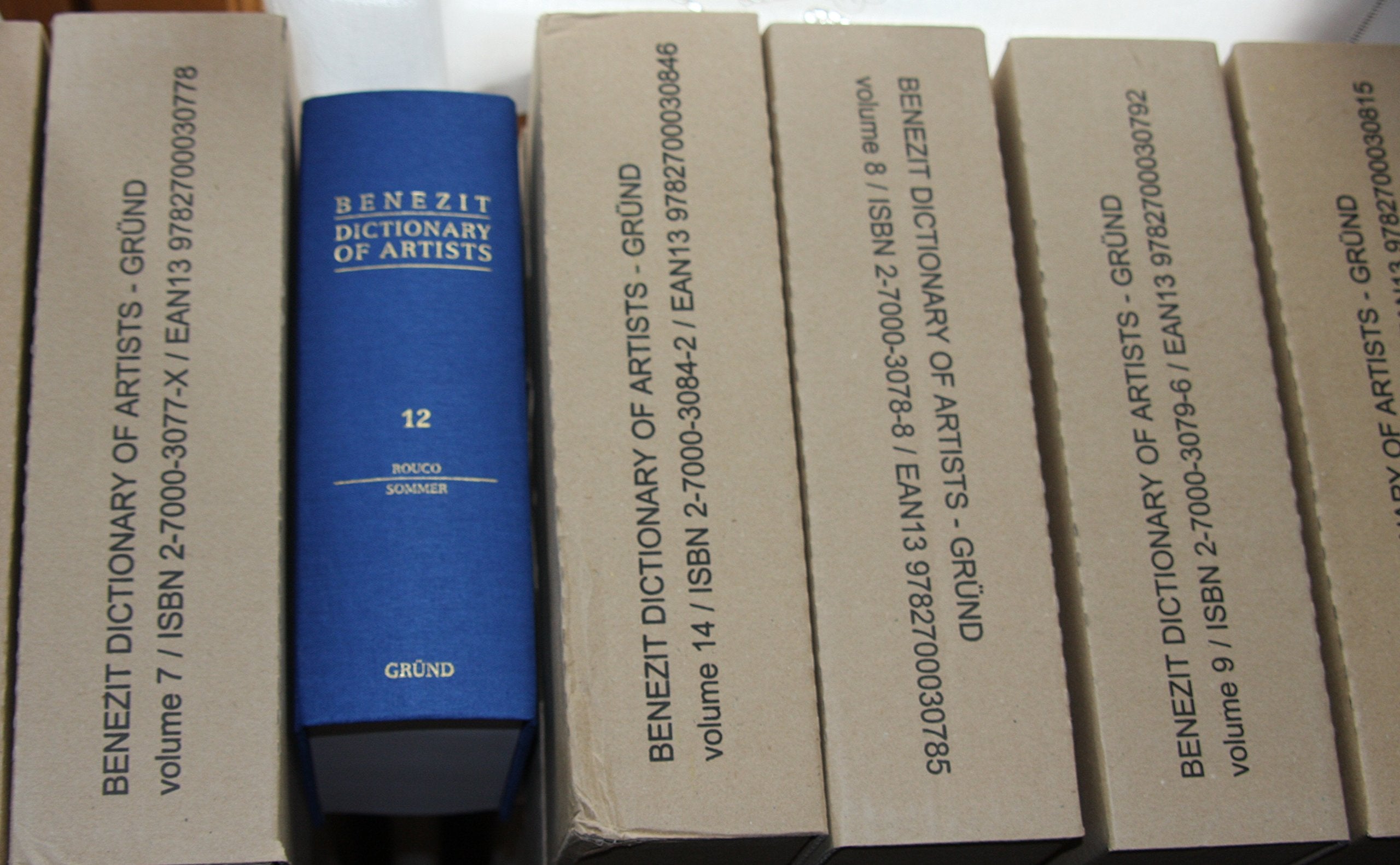 Dictionary of artists Second-hand books on film, art and culture