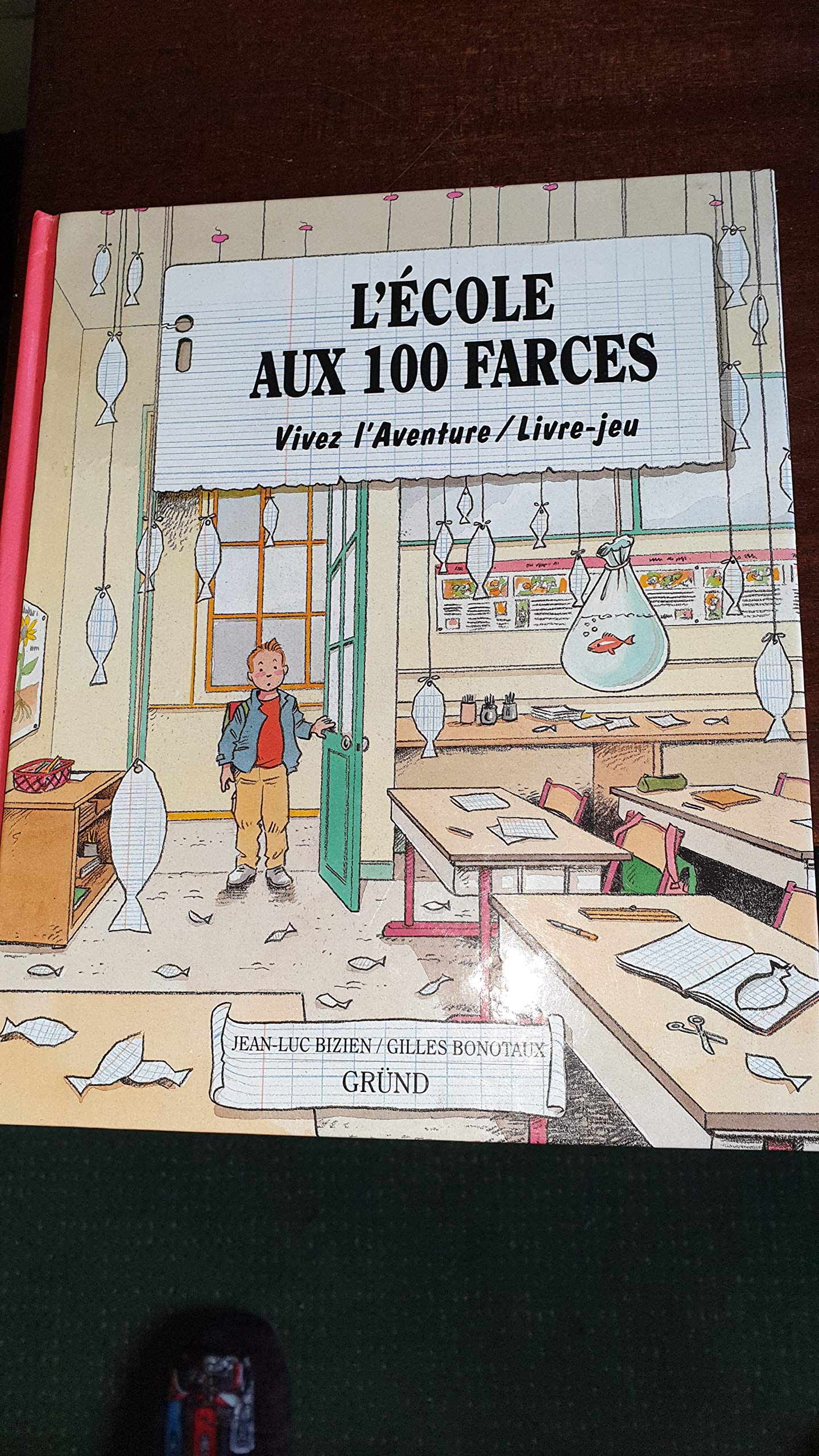 ECOLE AUX 100 FARCES book