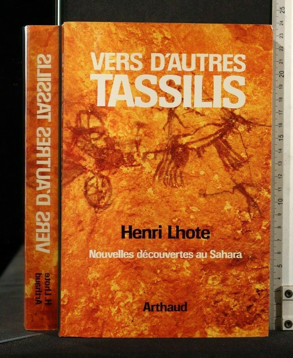 Vers d'autres tassilis dont 26 en couleur, 15 releves, plans, dessins, 5 cartes Film, Art & Culture