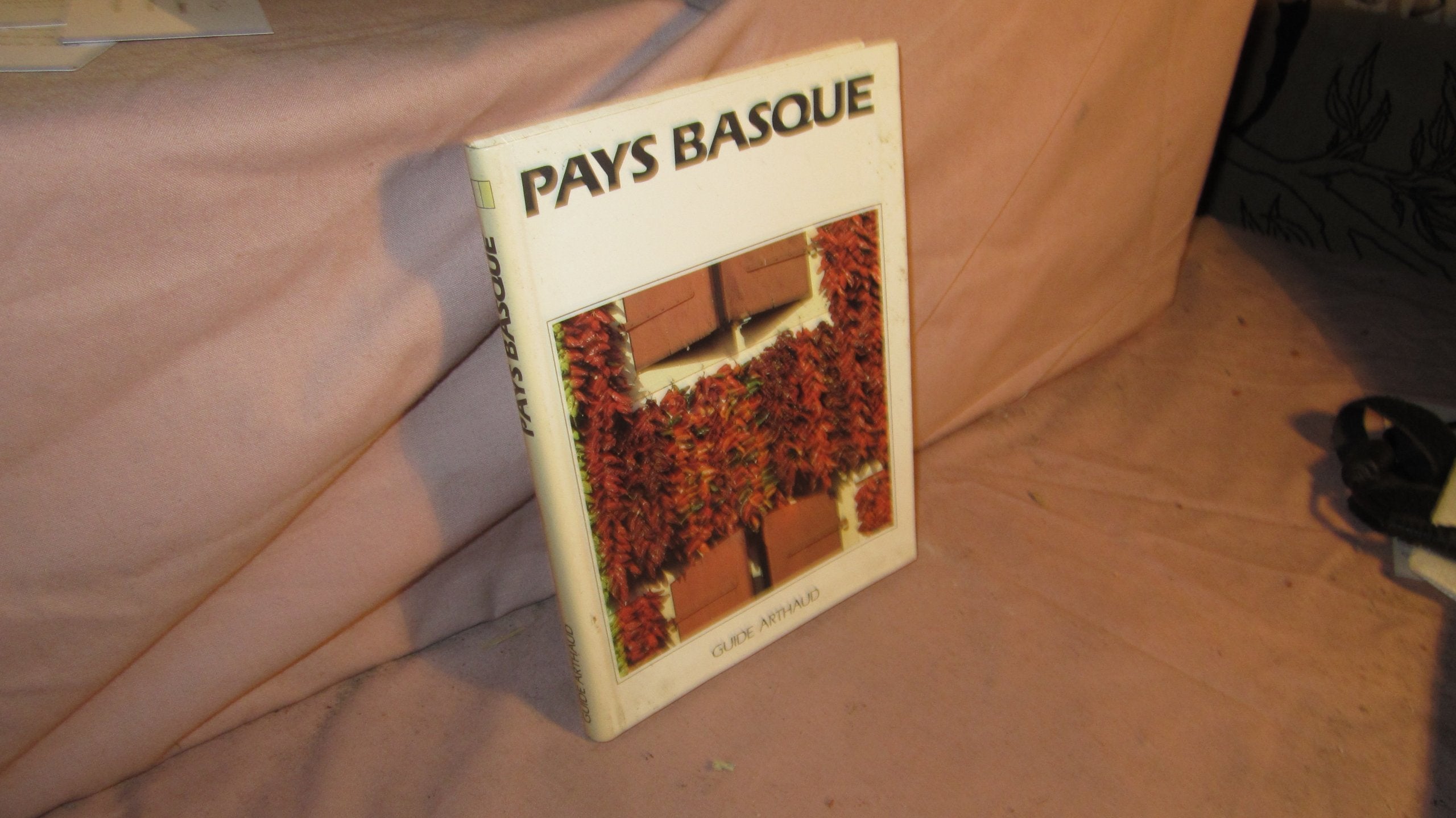 Pays basque book