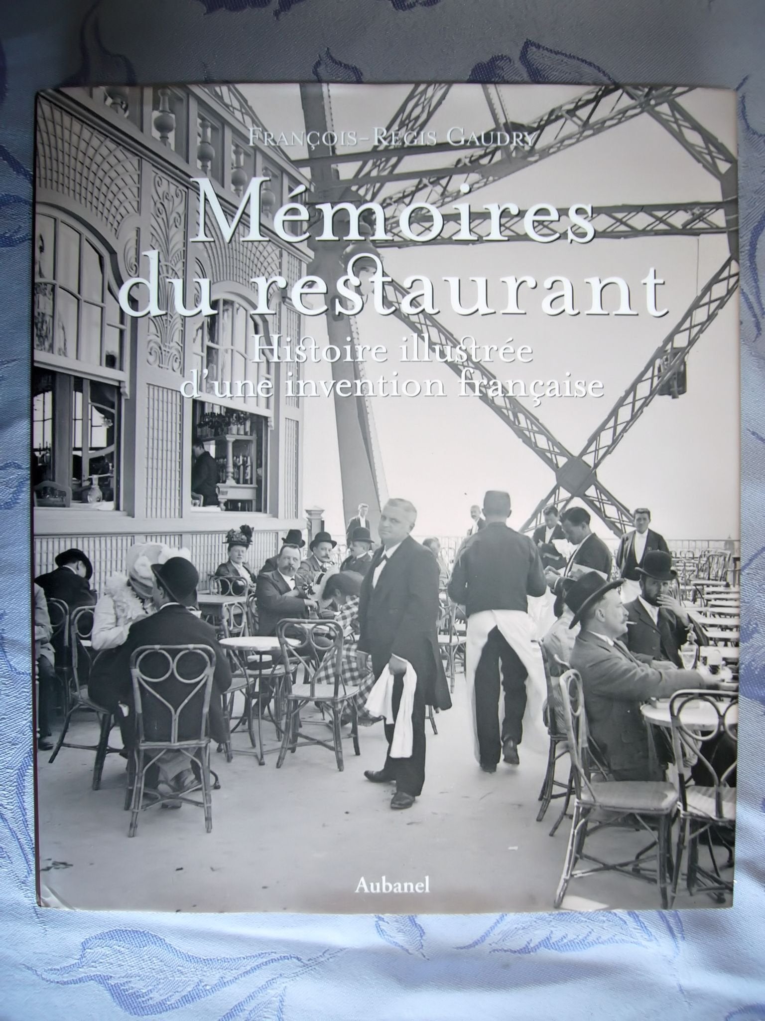 Mémoires du restaurant : Histoire illustrée d'une invention française book