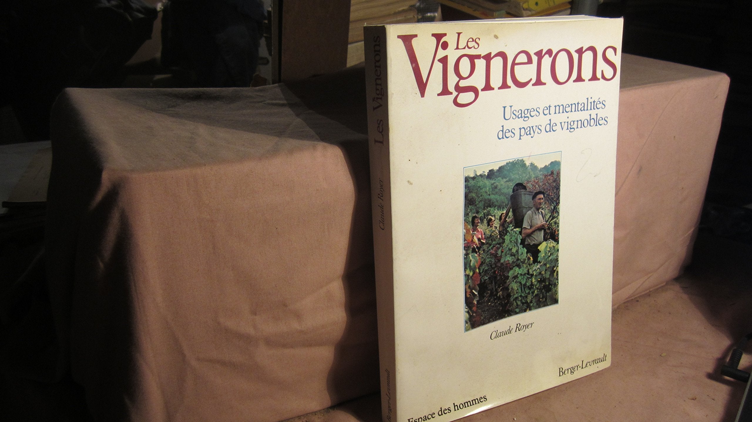 Les vignerons / usages et mentalites des pays de vignobles Books