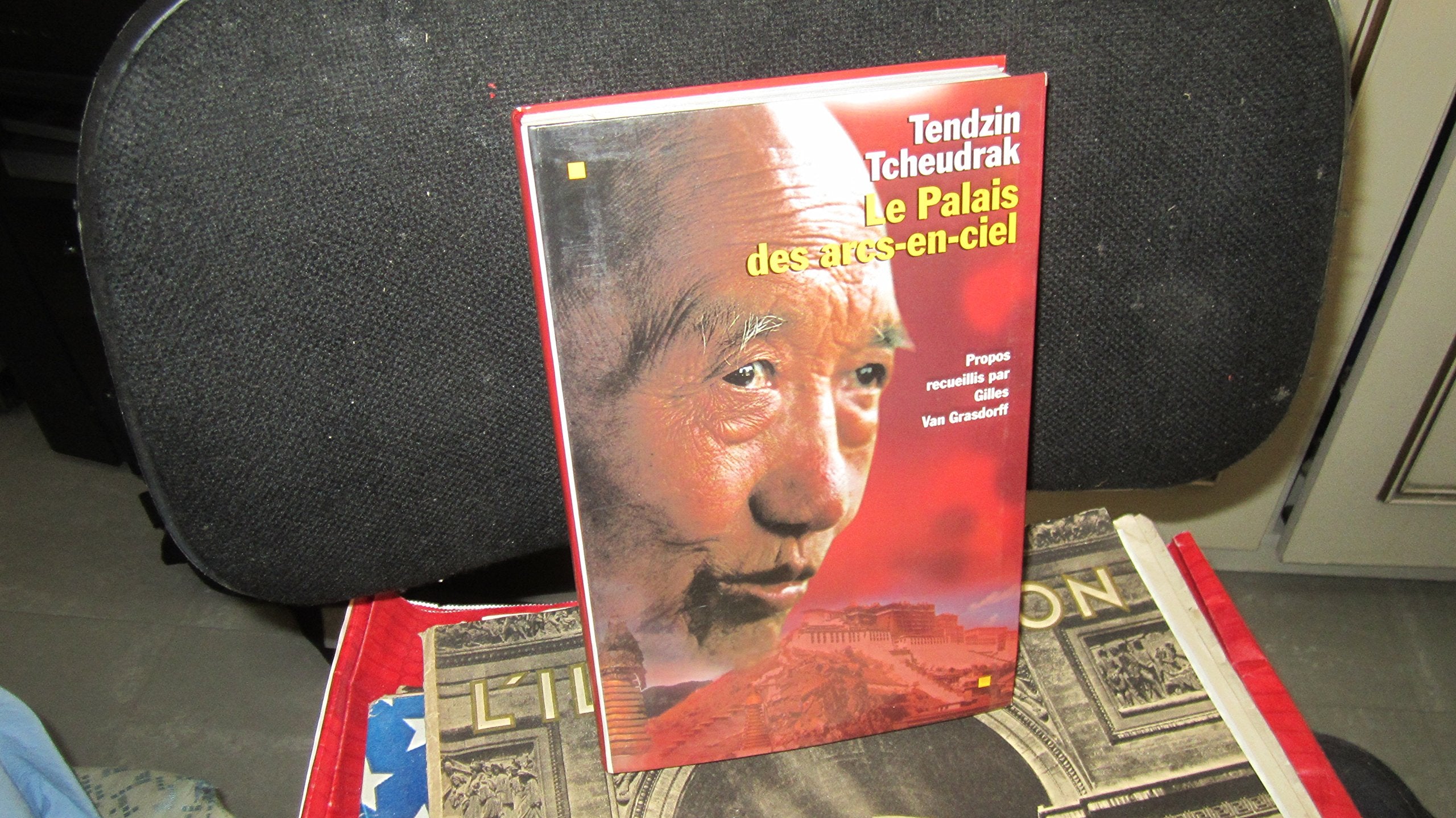 LE PALAIS DES ARCS-EN-CIEL. Books