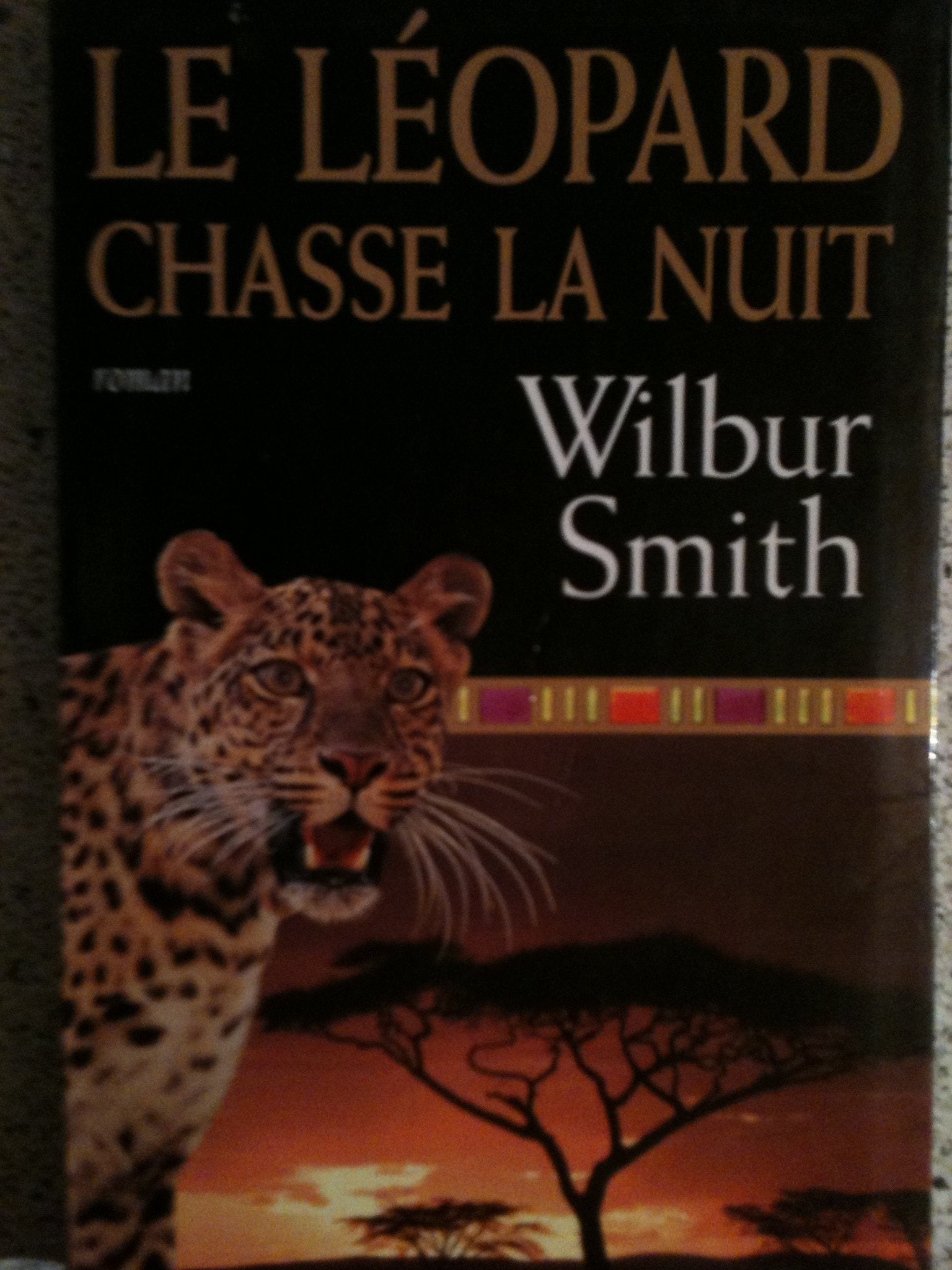 Le léopard chasse la nuit Books
