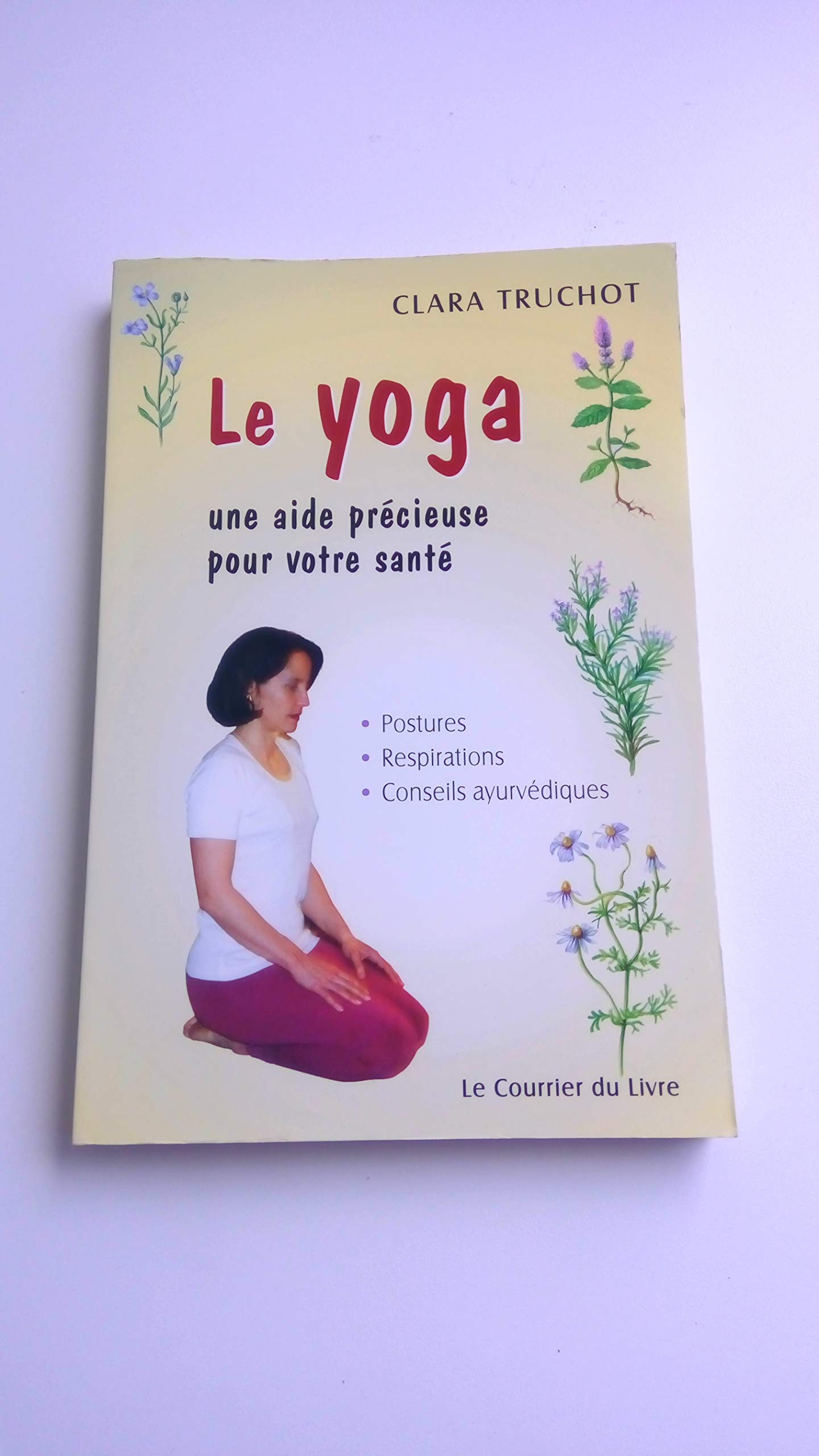 Le Yoga. Une Aide Precieuse Pour Votre Sante : Postures, Respirations, Conseils Ayurvediques book