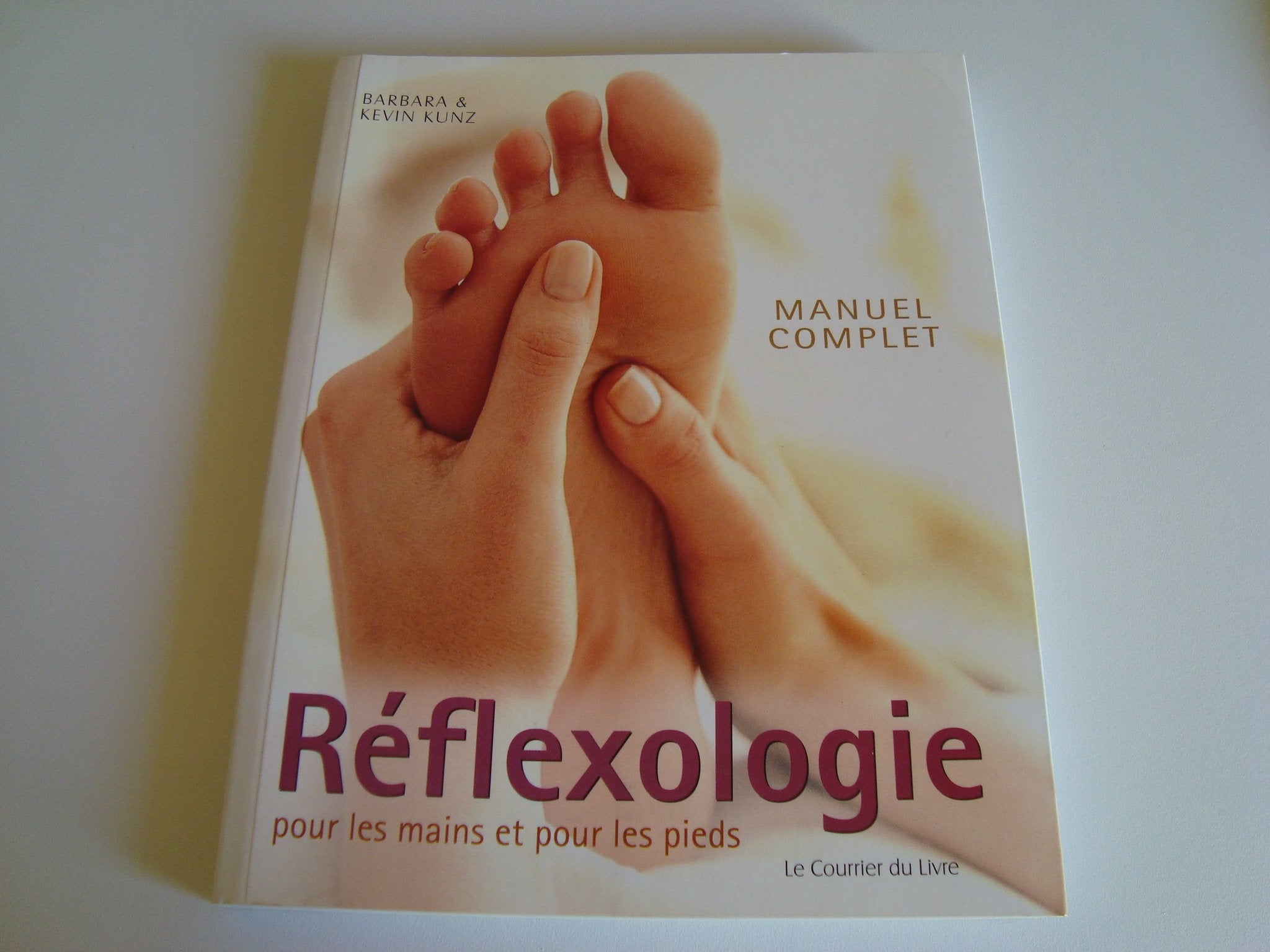 Manuel complet de Réflexologie pour les mains et pour les pieds book