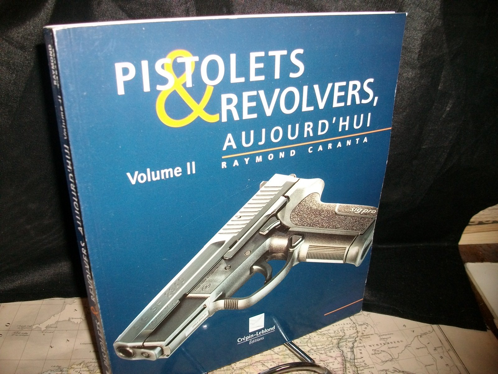 Pistolets et revolvers, aujourd'hui. Vol. 2 book