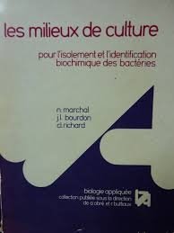 Les Milieux de culture : pour l'isolement et l'identification biochimique des bactéries book