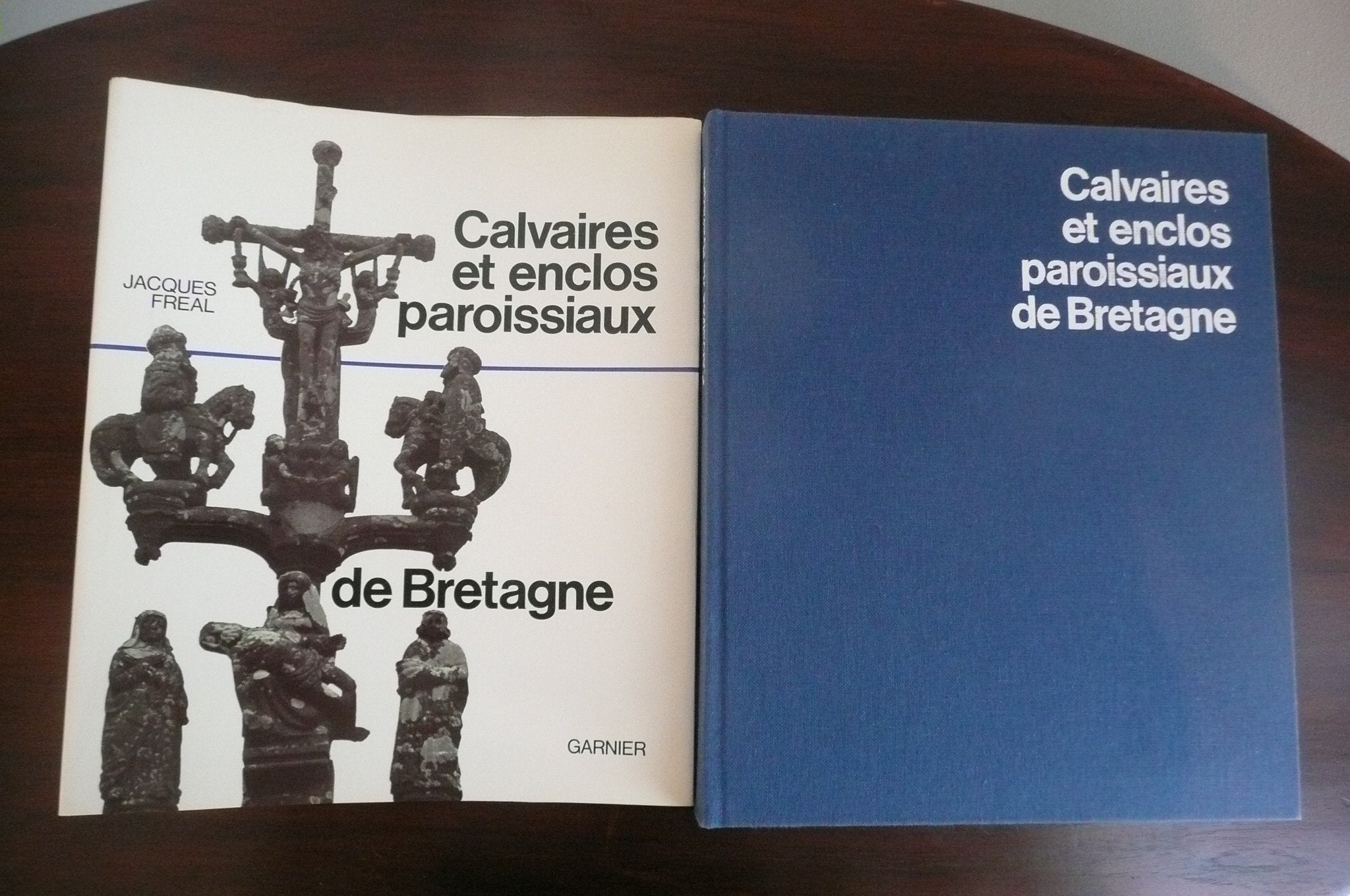 CALVAIRES ET ENCLOS PAROISSIAUX DE BRETAGNE Books