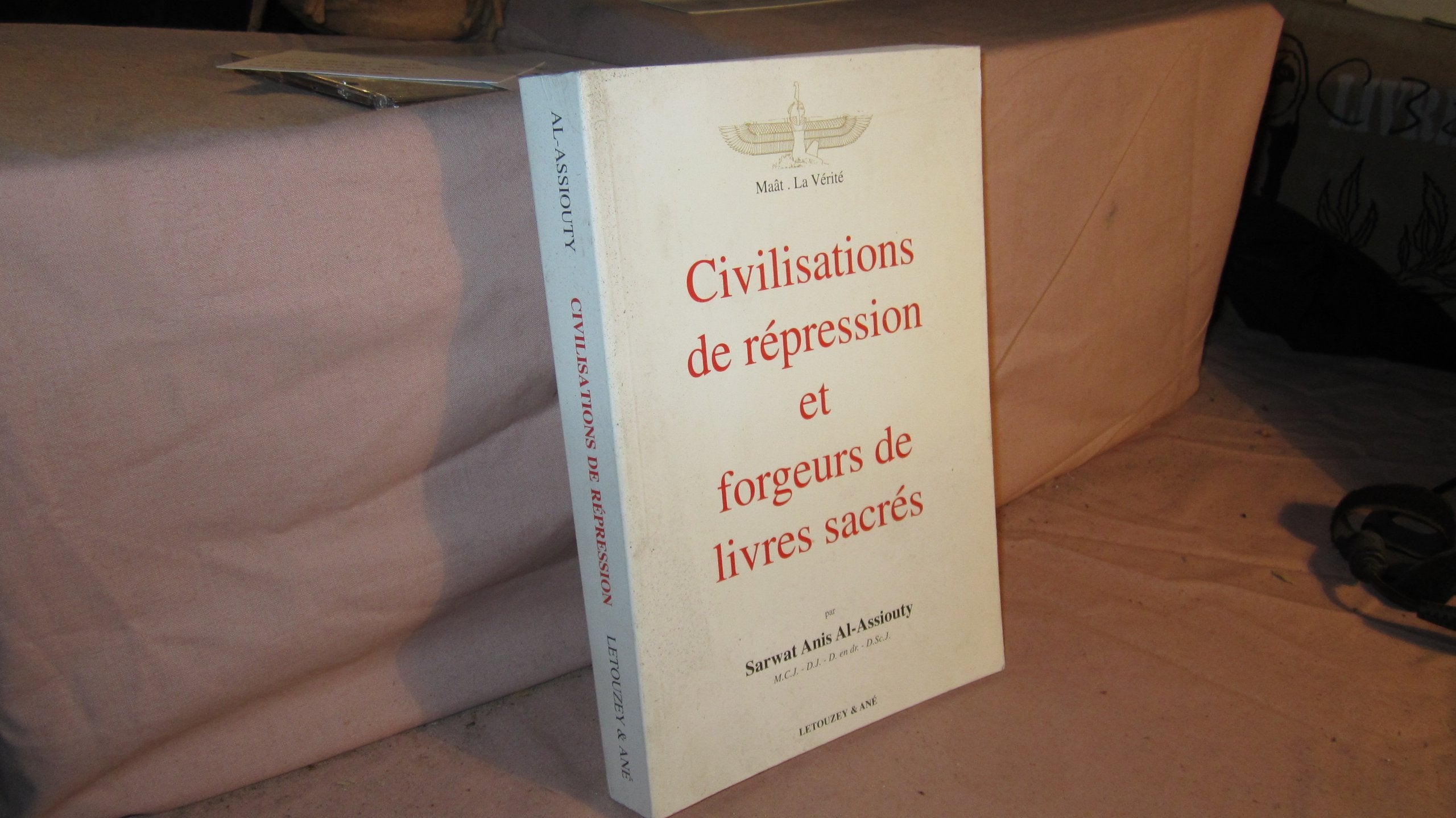 Civilisations de répression et forgeurs de livres sacrés book